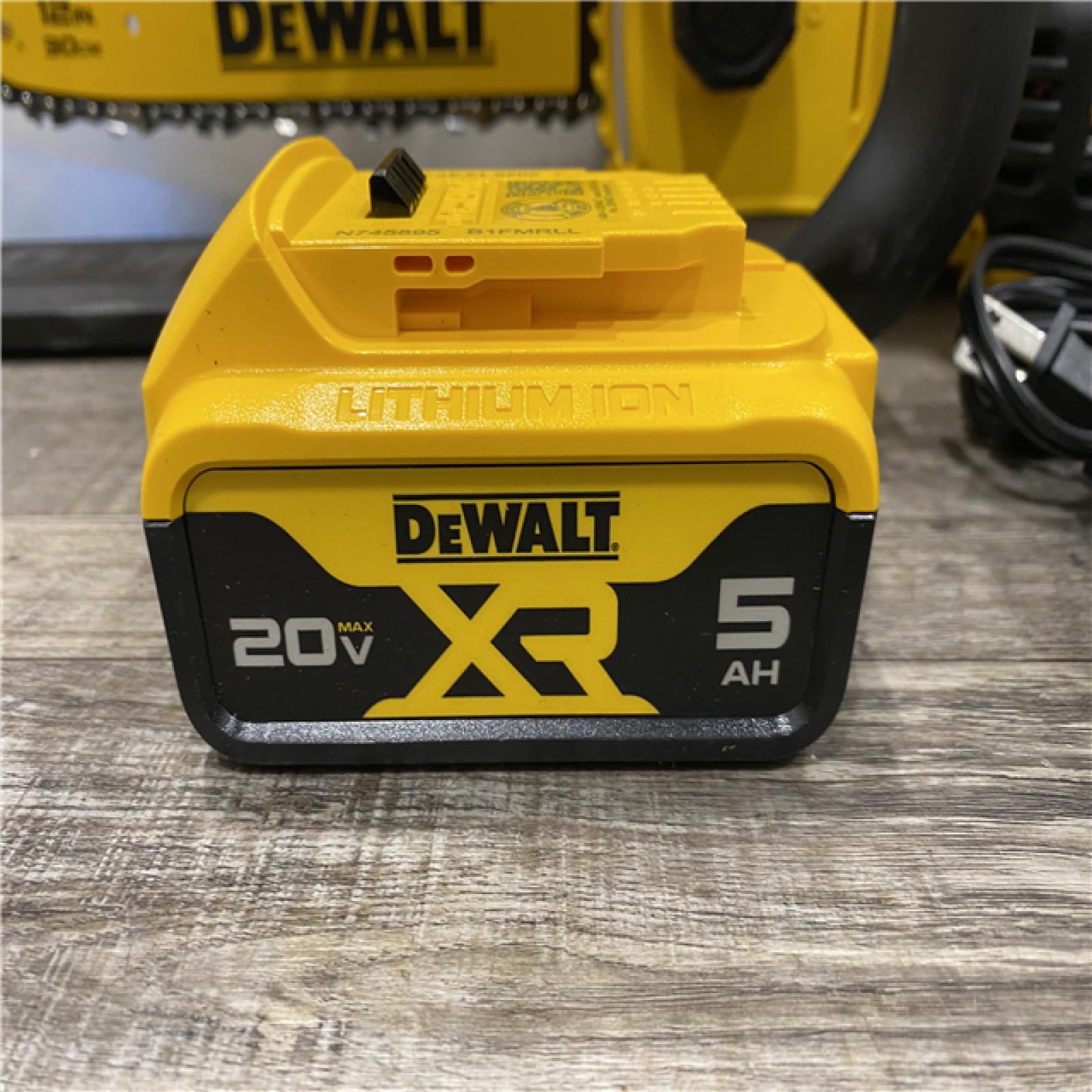 AS-IS DEWALT 20V MAX Compact 12 Brushless Cordless Chainsaw Kit