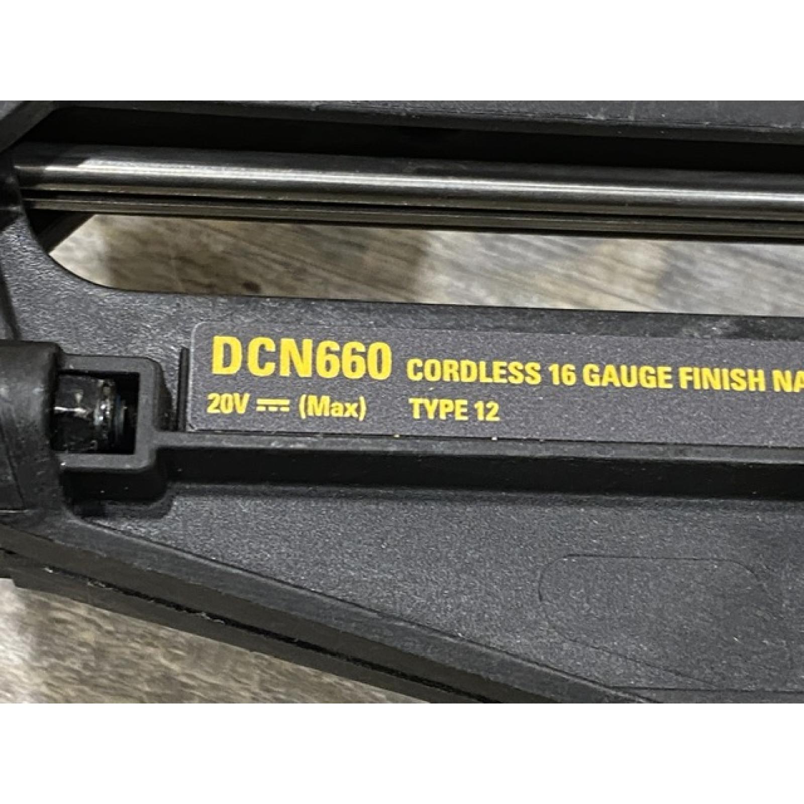 AS-IS DEWALT 20V MAX XR 16-Gauge Electric Cordless Angled Finishing Nailer Kit