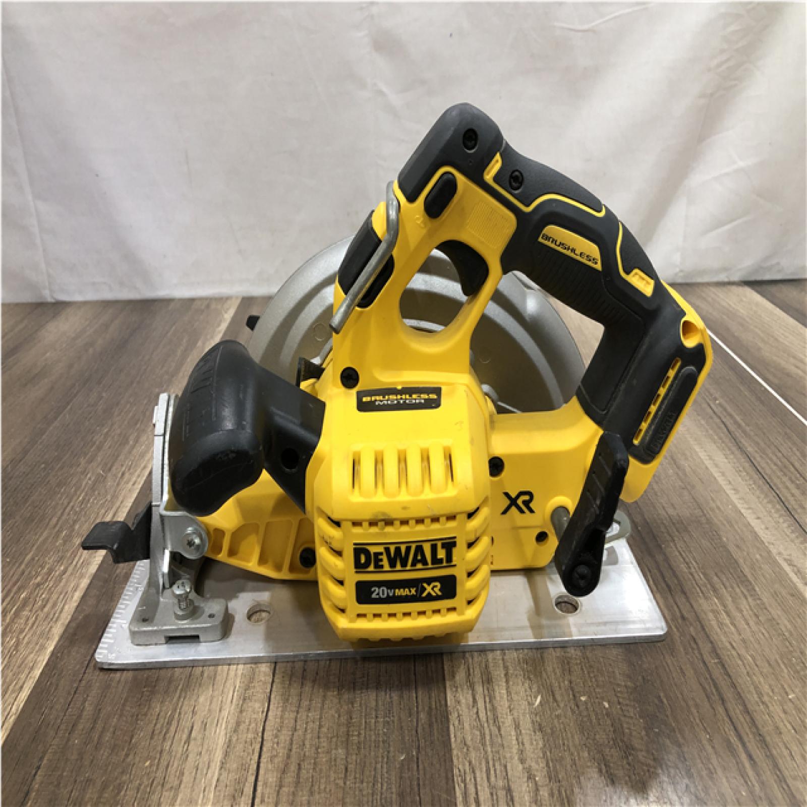 AS-IS DEWALT  20V MAX XR Cordless Brushless Circular Saw (Tool Only)
