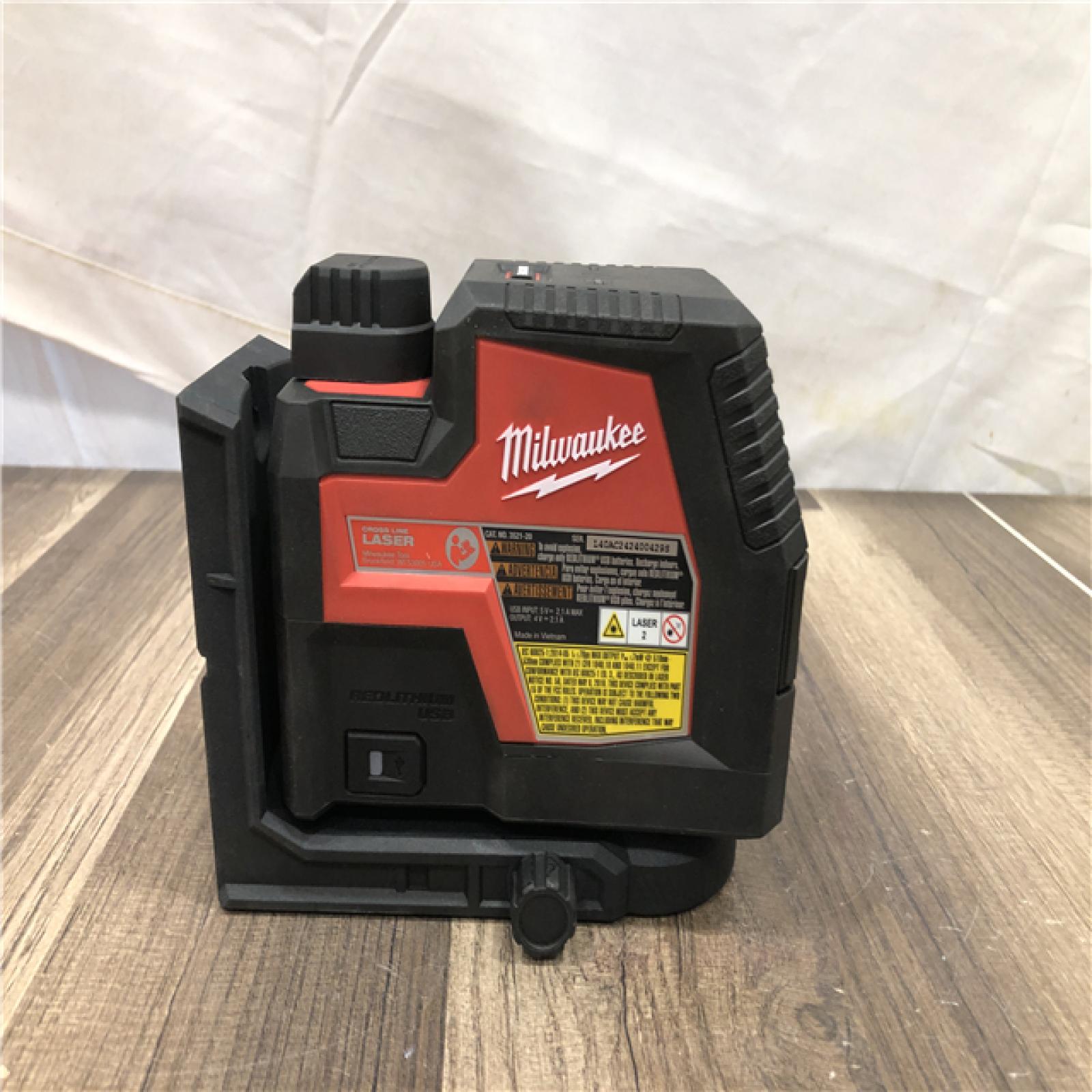 AS-IS Milwaukee 100 ft. REDLITHIUM Lithium-Ion USB Green Rechargeable Cross Line Laser Level with Charger