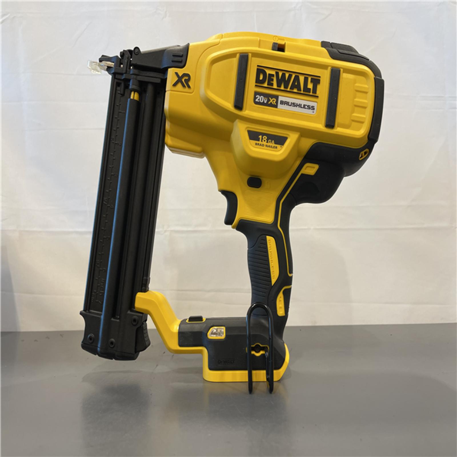 Like New! - DeWalt 20V MAX XR Lithium-Ion Electric Cordless 18-Gauge Brad Nailer (Tool Only)