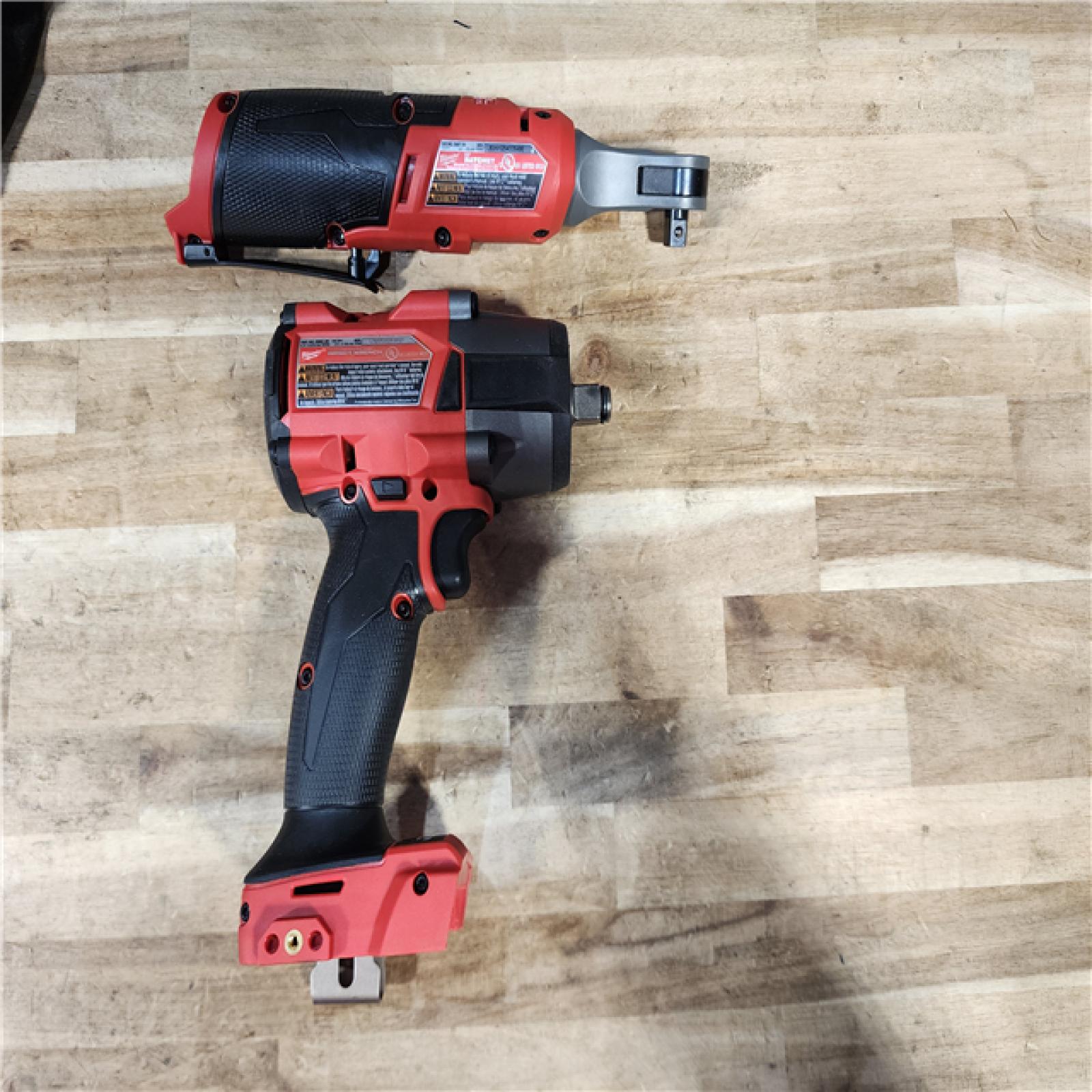 HOUSTON LOCATION - AS-IS MILWAUKEE 2 TOOL COMBO KIT W/ (2) BATTERY & CHARGER