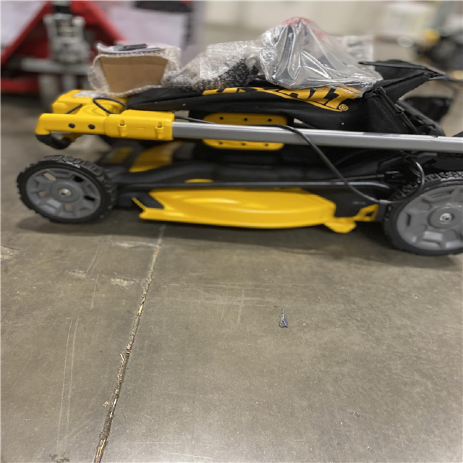 DEWALT 2x20V MAX 21 in. Cordless Battery Powered Self Propelled Lawn Mower Kit with (2) 10 Ah Batteries and Chargers