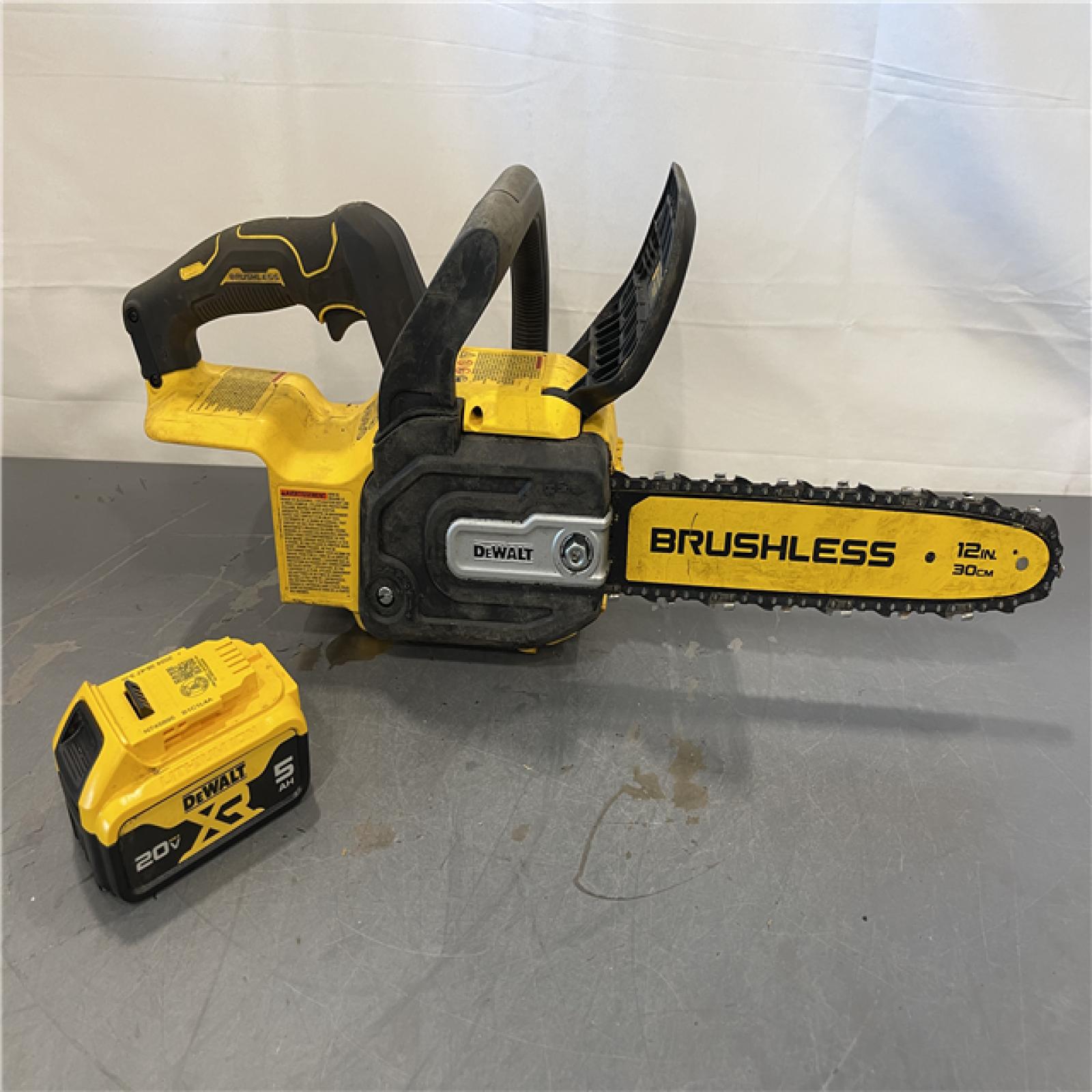AS-IS - DEWALT 20V MAX Compact 12 Brushless Cordless Chainsaw Kit