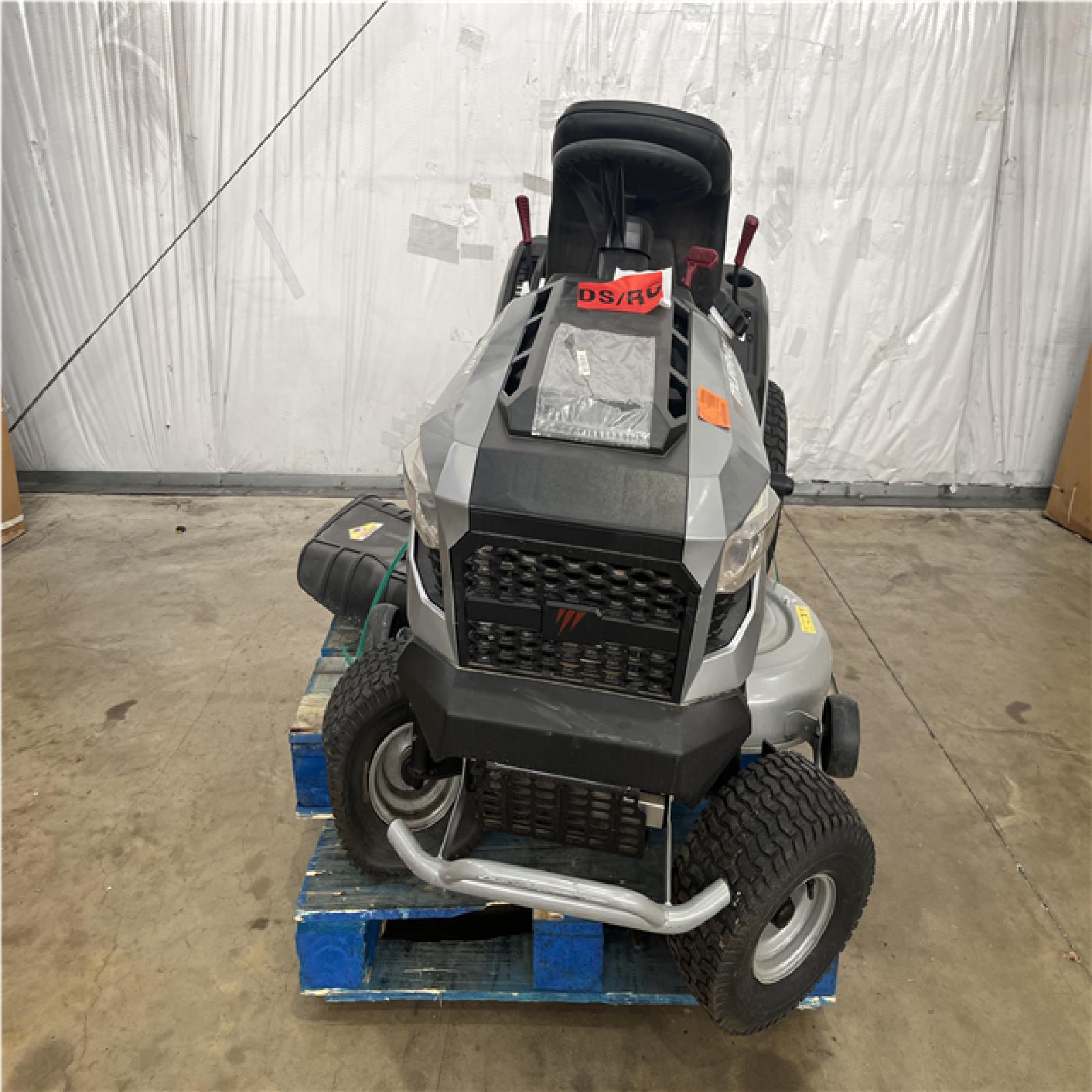 Houston Location - AS-IS Outdoor Power Equipment MURRAY MT200 42 INCH SIT DOWN MOWER