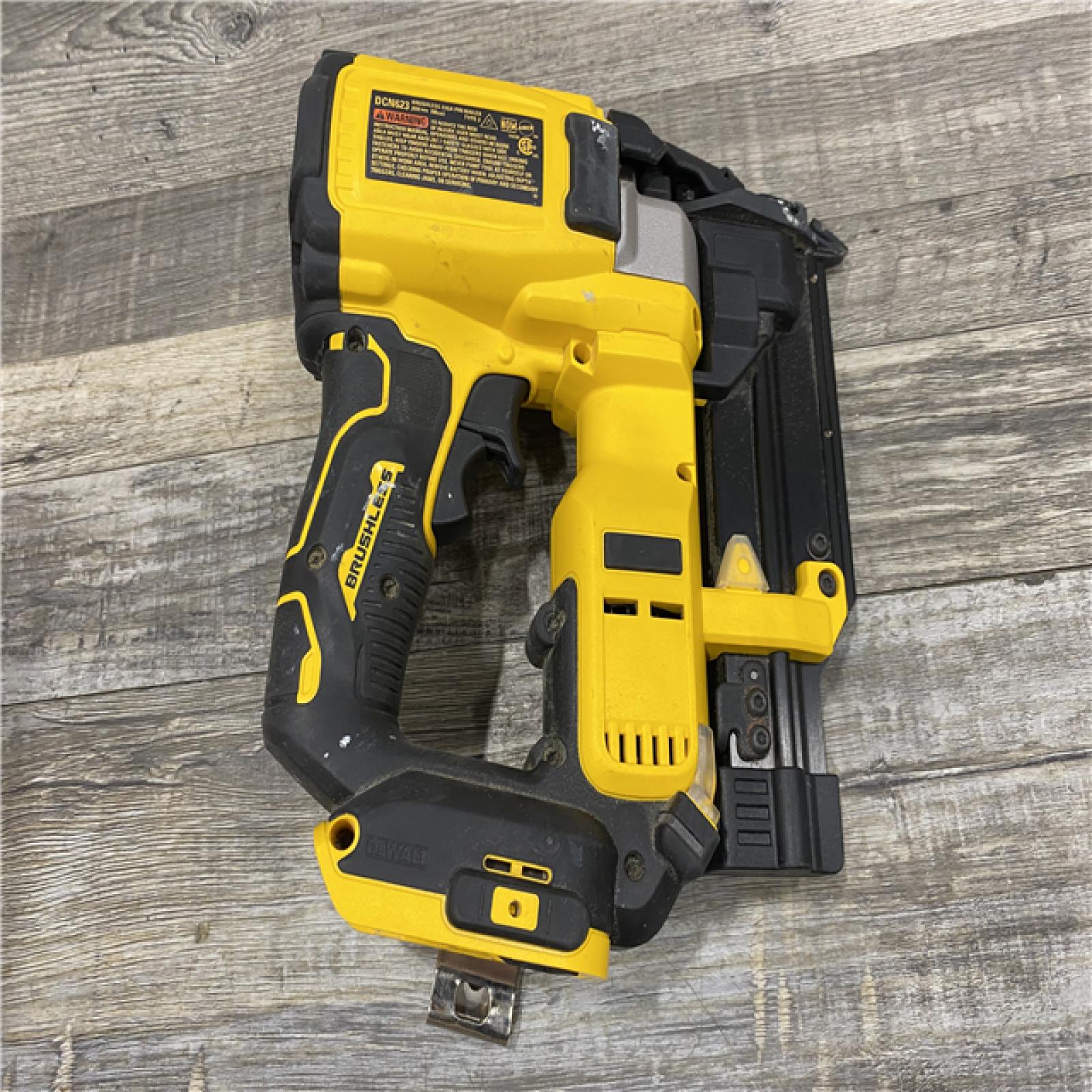 AS-IS DEWALT ATOMIC 20V MAX Lithium Ion Cordless 23 Gauge Pin Nailer Kit