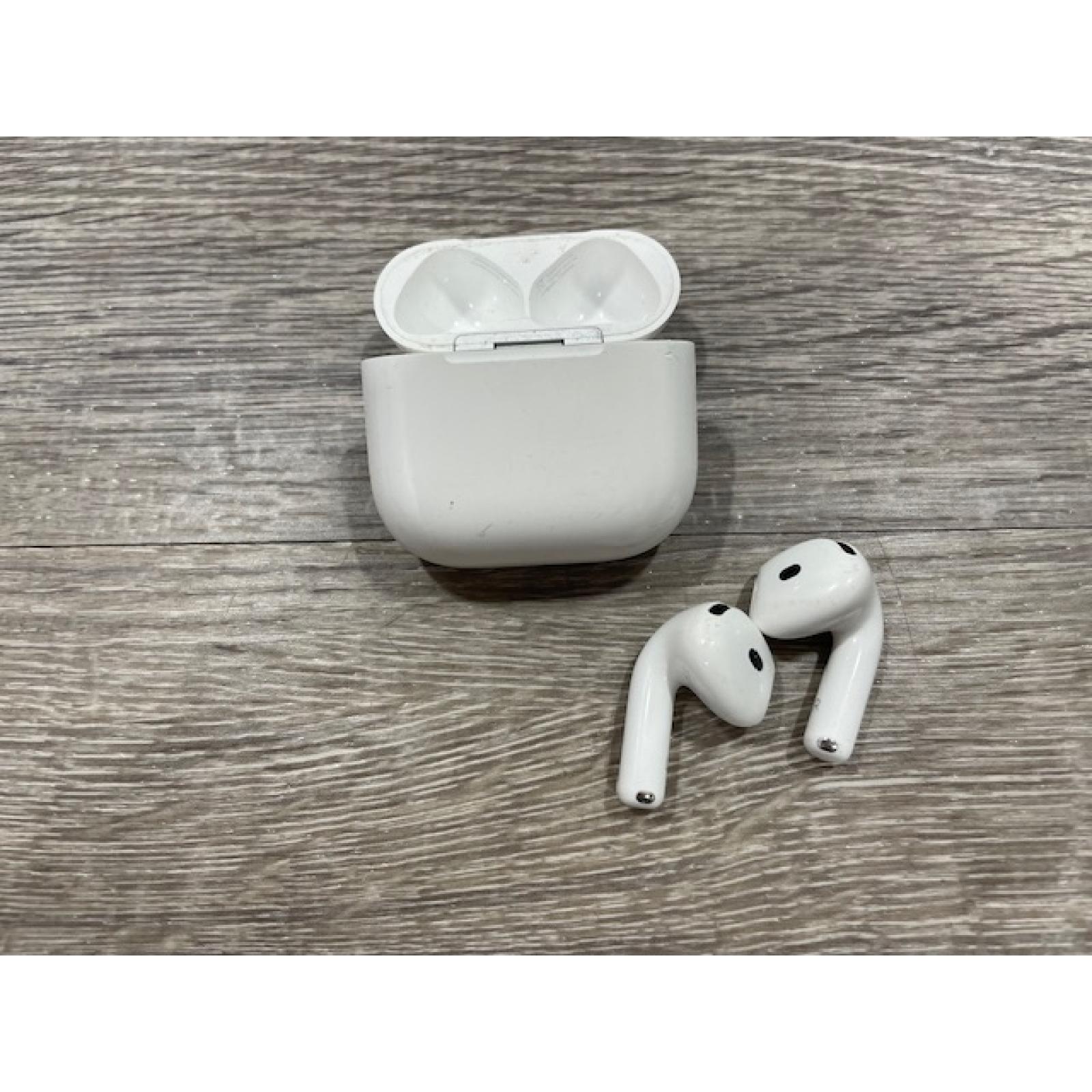 AS-IS Apple Airpods 4 Wireless Charging Case