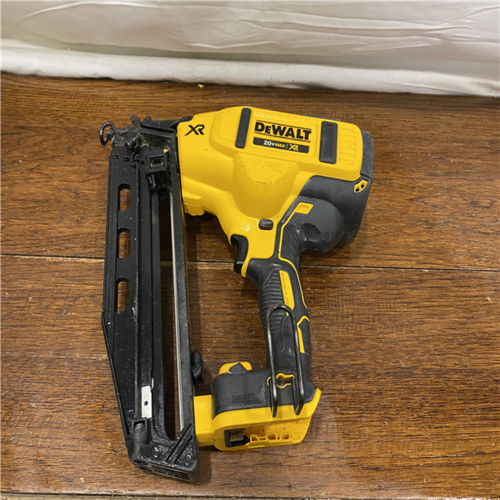 AS-IS DeWalt DCN660D1 20V 16 Gauge Cordless Angled Finish Nailer Kit W/ 2Ah Battery