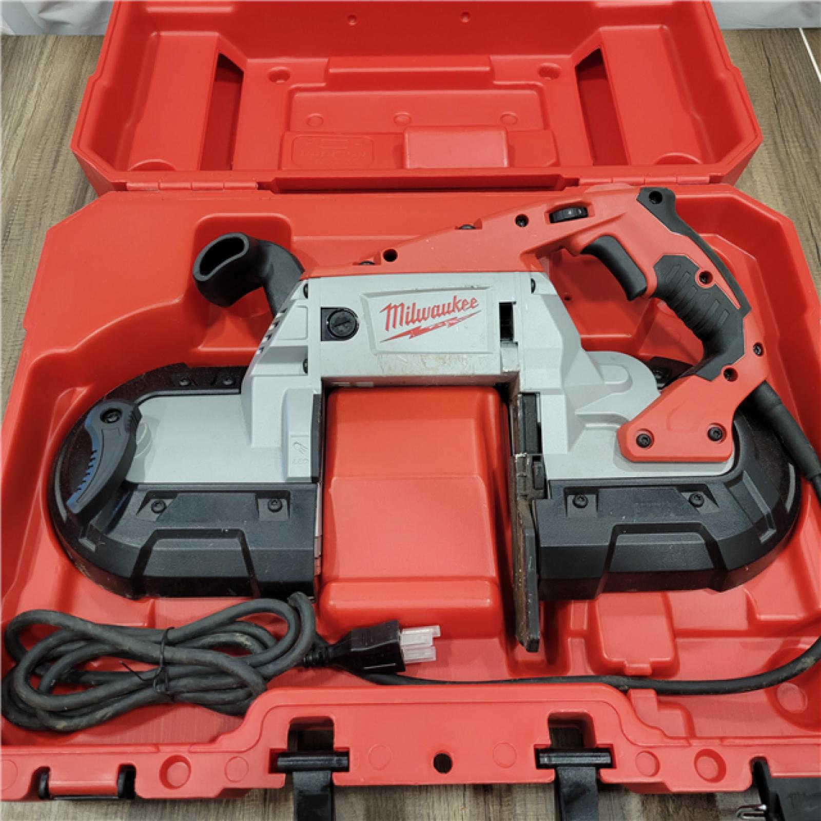 AS-IS  Milwaukee 6232-21 - 120V 11.0A Corded Variable Speed Band Saw