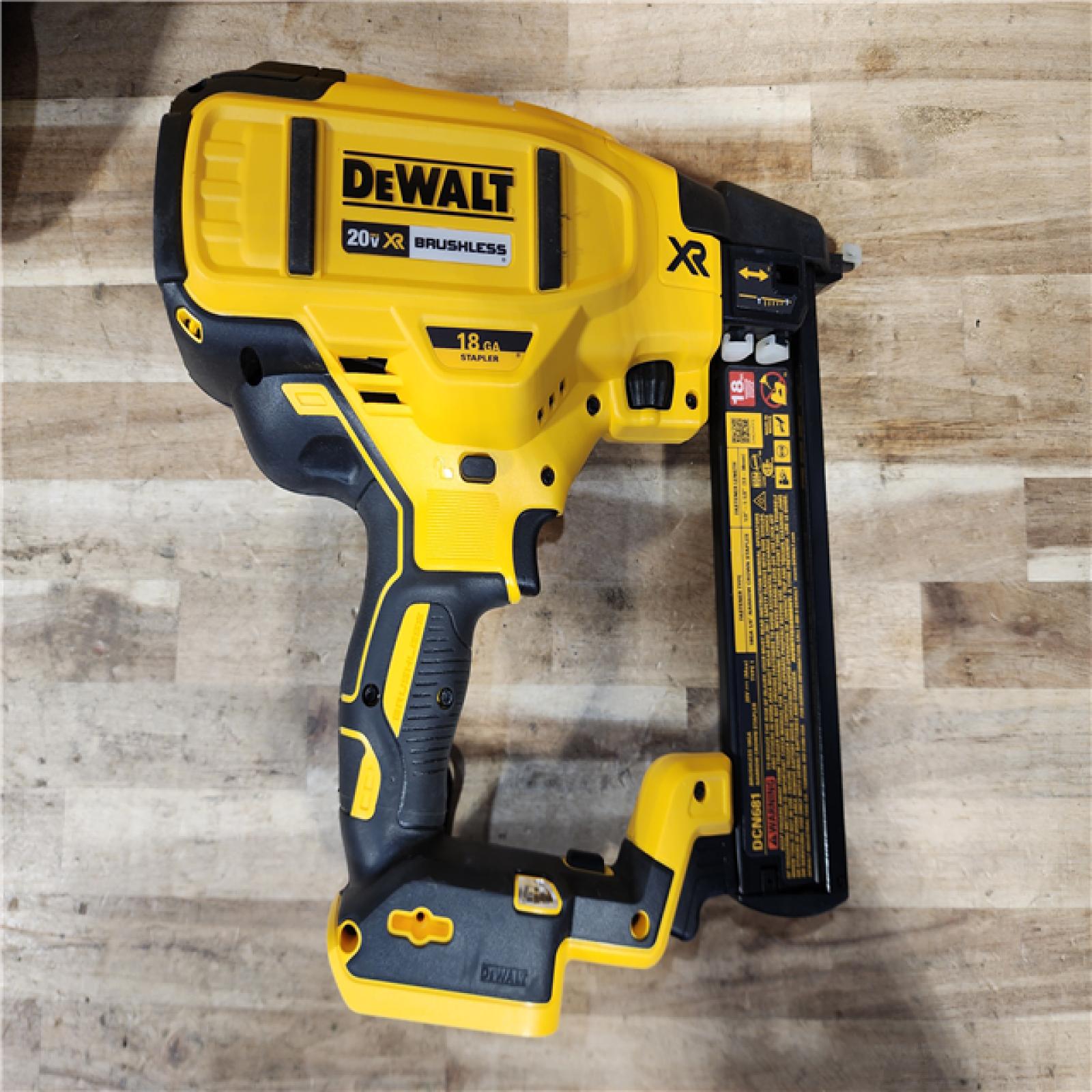 HOUSTON LOCATION - AS-IS DEWALT 20V MAX XR Lithium-Ion Cordless 18-Gauge Narrow Crown Stapler Kit