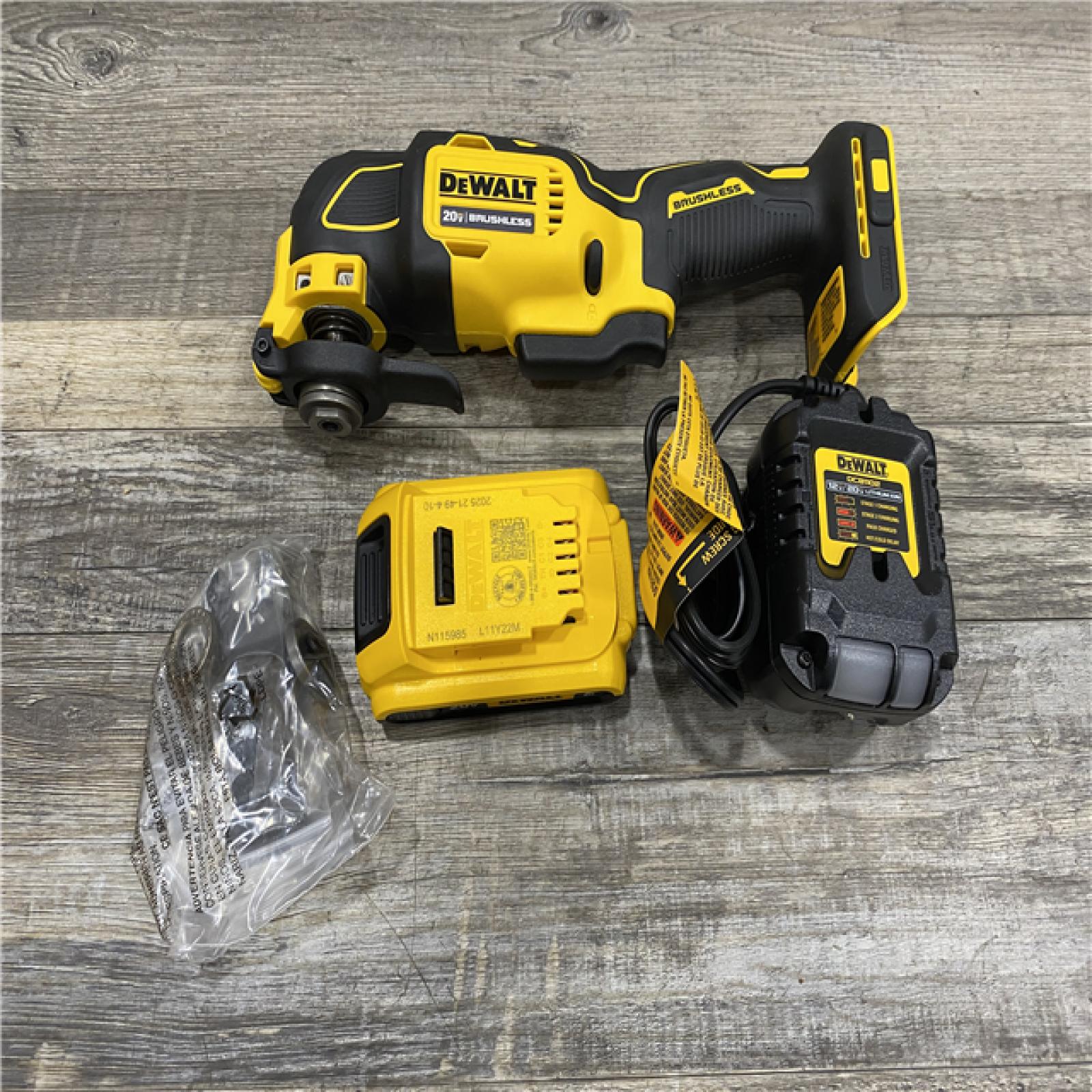 AS-IS DEWALT ATOMIC 20V MAX Cordless Brushless Oscillating Multi Tool Kit