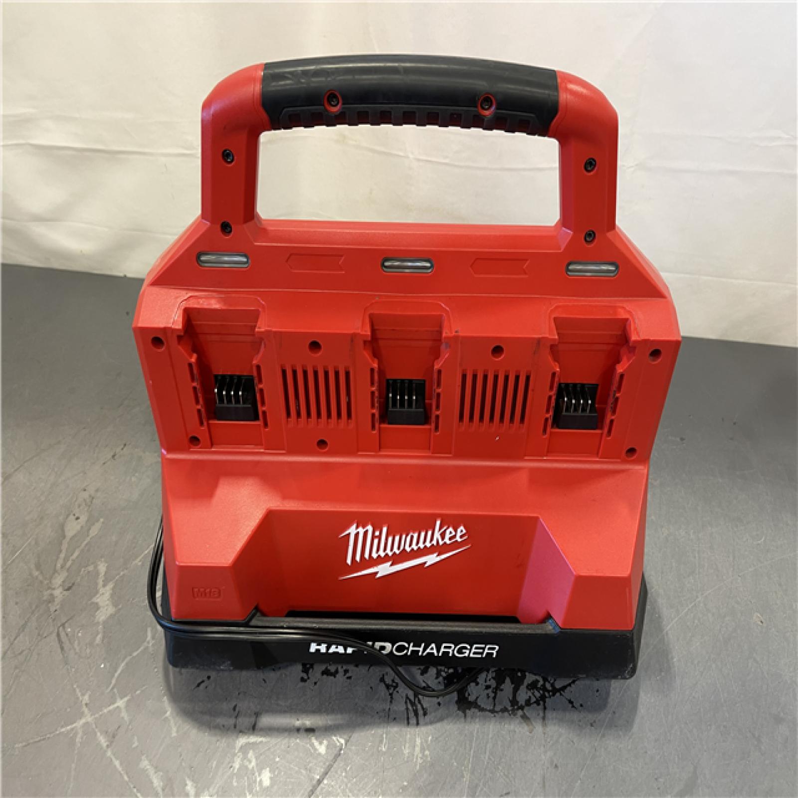 AS-IS - Milwaukee M18 18V Lithium-Ion PACKOUT 6-Port Rapid Charger
