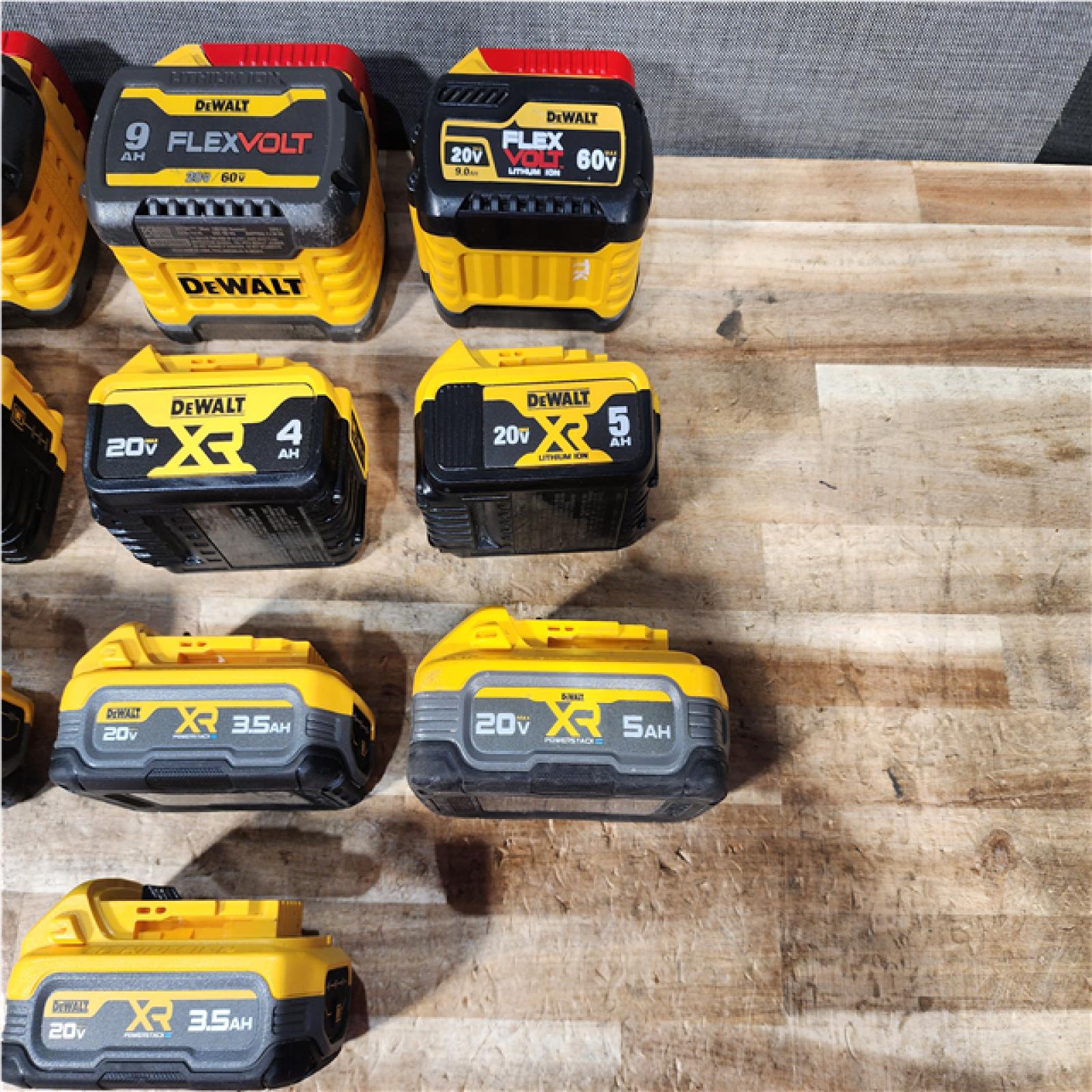 HOUSTON LOCATION - AS - IS DEWALT BATTERY PACK QTY - 10