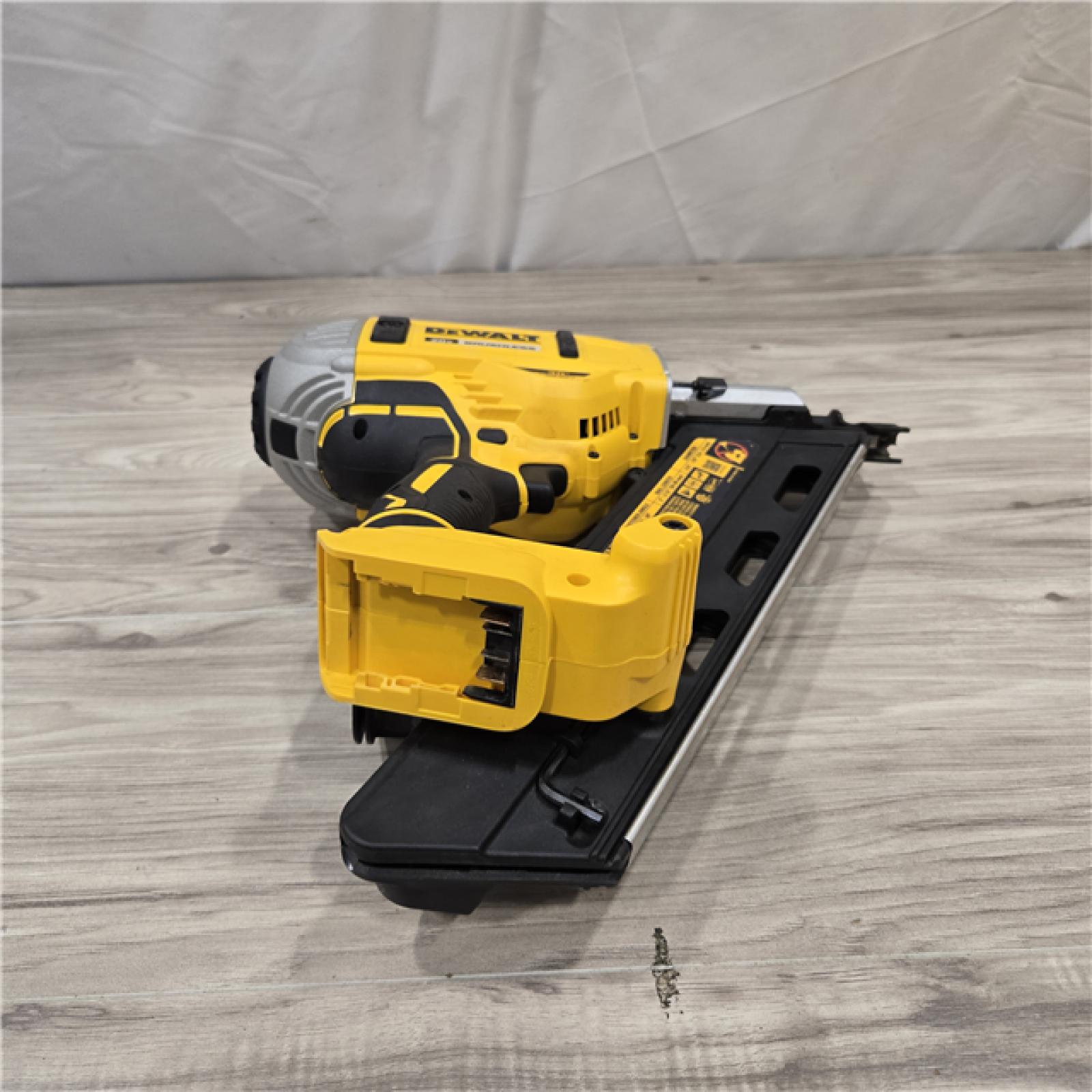 AS-IS DEWALT DCN692B 20V MAX Framing Nailer (Bare Tool) New