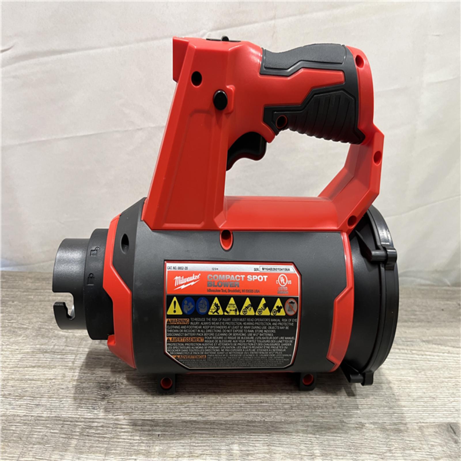 AS-IS Milwaukee 12V Lithium-Ion Cordless Compact Spot Blower (Tool-Only)