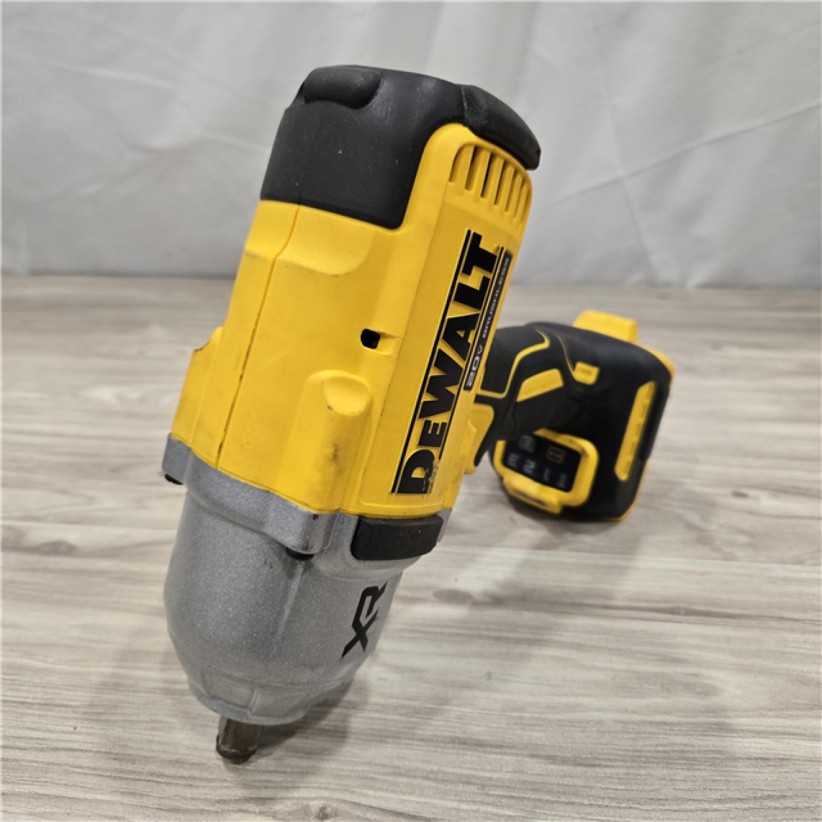 AS-IS Dewalt 20V MAX Cordless 1/2 in. Impact Wrench Kit