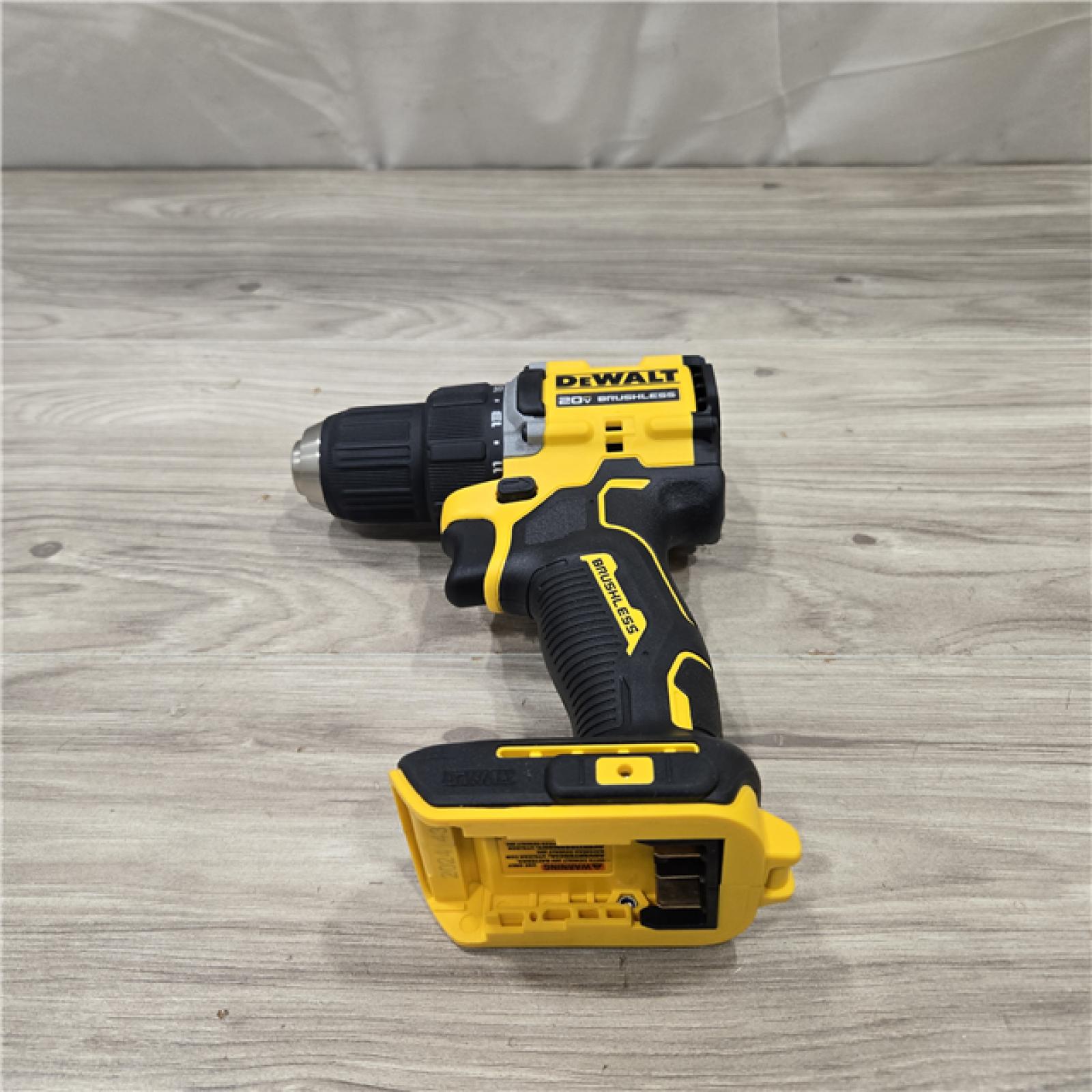 AS-IS DEWALT ATOMIC COMPACT SERIES 20V MAX* Cordless 1/2 Drill/Driver Kit