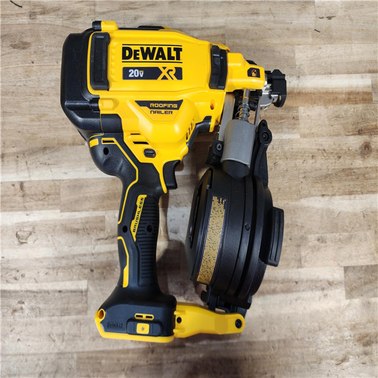 HOUSTON LOCATION - AS-IS (APPEARS LIKE NEW) DEWALT 20V MAX 15-Degree Electric Cordless Roofing Nailer (Tool Only)
