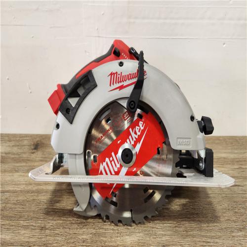 Phoenix Location NEW Milwaukee M18 18V Lithium-Ion Brushless Cordless 7-1/4 in. Circular Saw (Tool-Only)