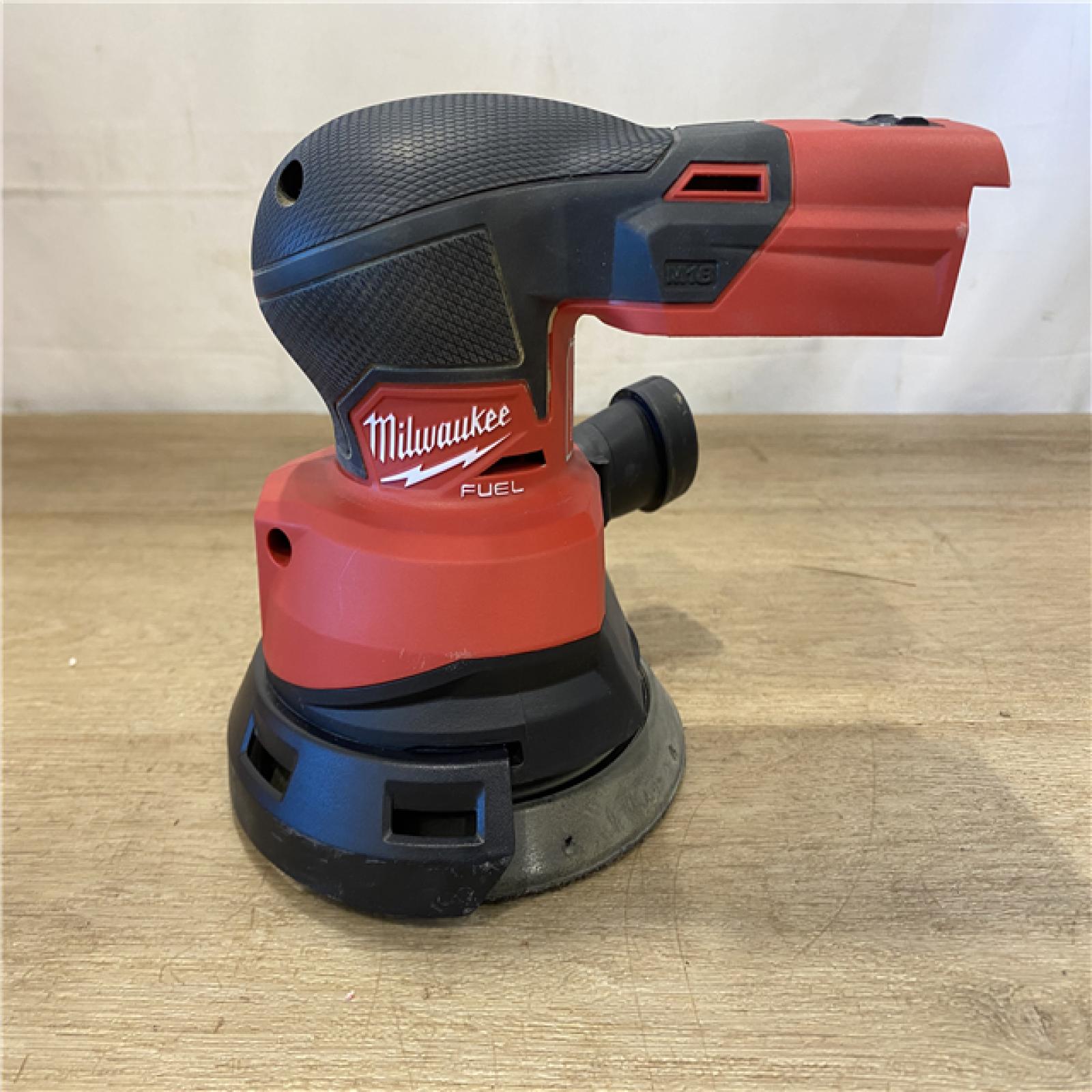 AS-IS Milwaukee 18V Lithium-Ion Brushless Cordless FUEL 5 in. Random Orbit Sander (Tool-Only)