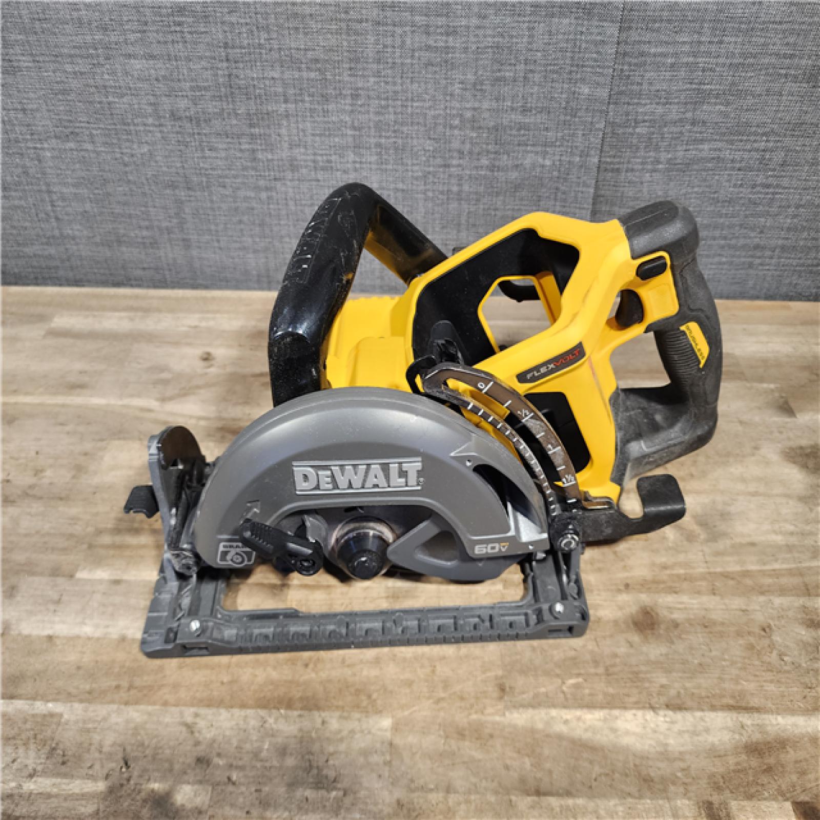 HOUSTON LOCATION - AS-IS DEWALT FLEXVOLT 60V MAX Cordless Brushless 7-1/4 in. Wormdrive Style Circular Saw (Tool Only)
