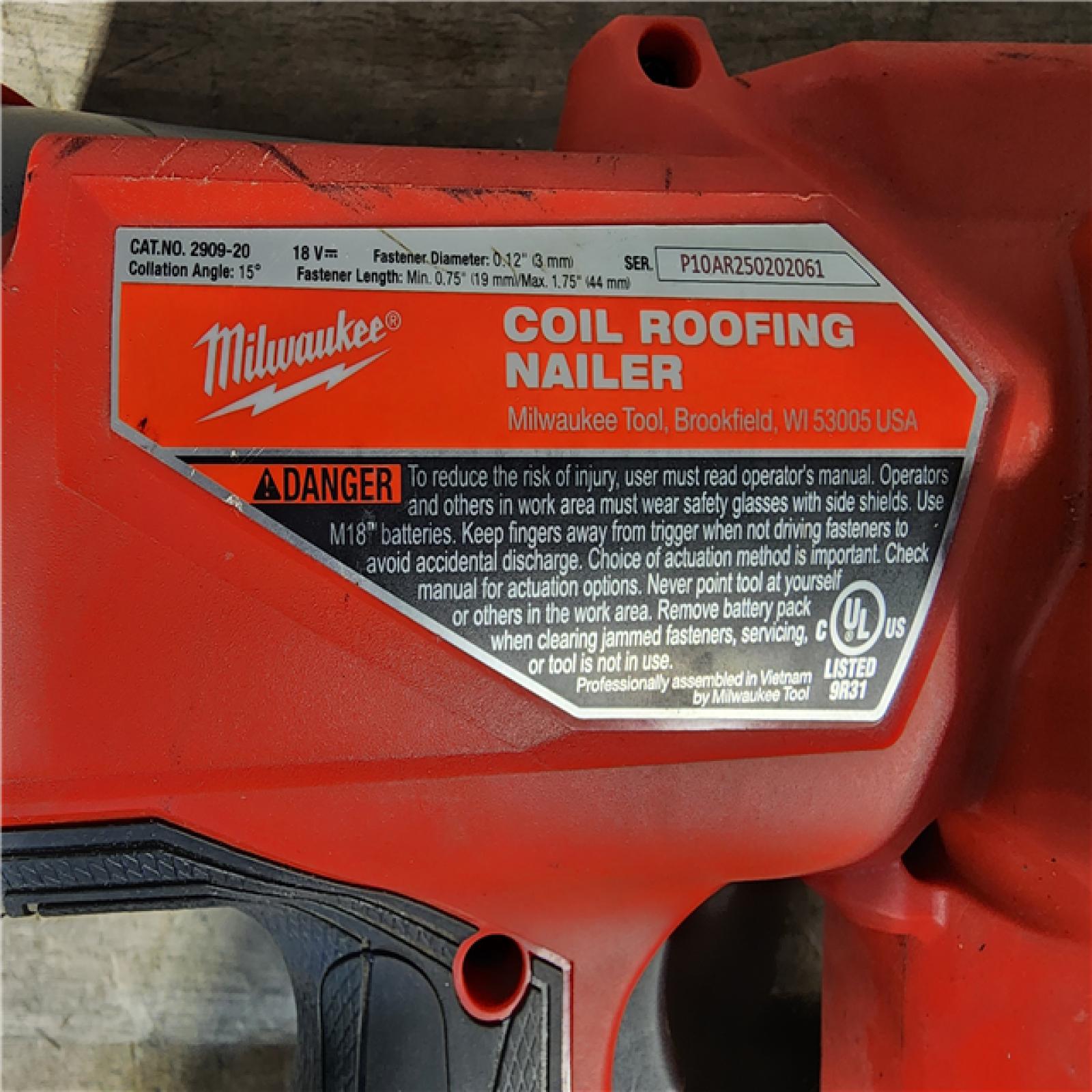 HOUSTON LOCATION - AS-IS Milwaukee M18 FUEL 18-Volt Lithium-Ion Brushless Cordless Coil Roofing Nailer (Tool Only)