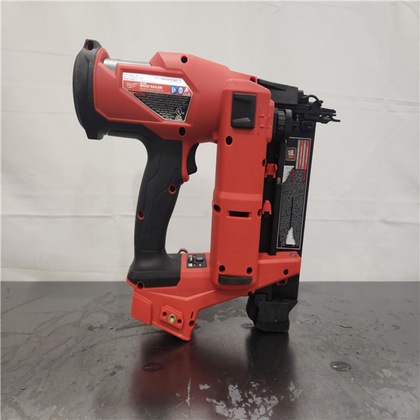 AS-IS- Milwaukee M18 Fuel 18V Brushless 18-Gauge Brad Nailer (Bare Tool)