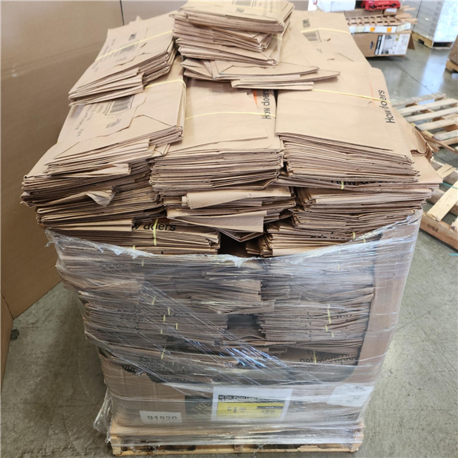 Phoenix NEW The Home Depot 30 Gal. Paper Lawn and Leaf Bags Pallet