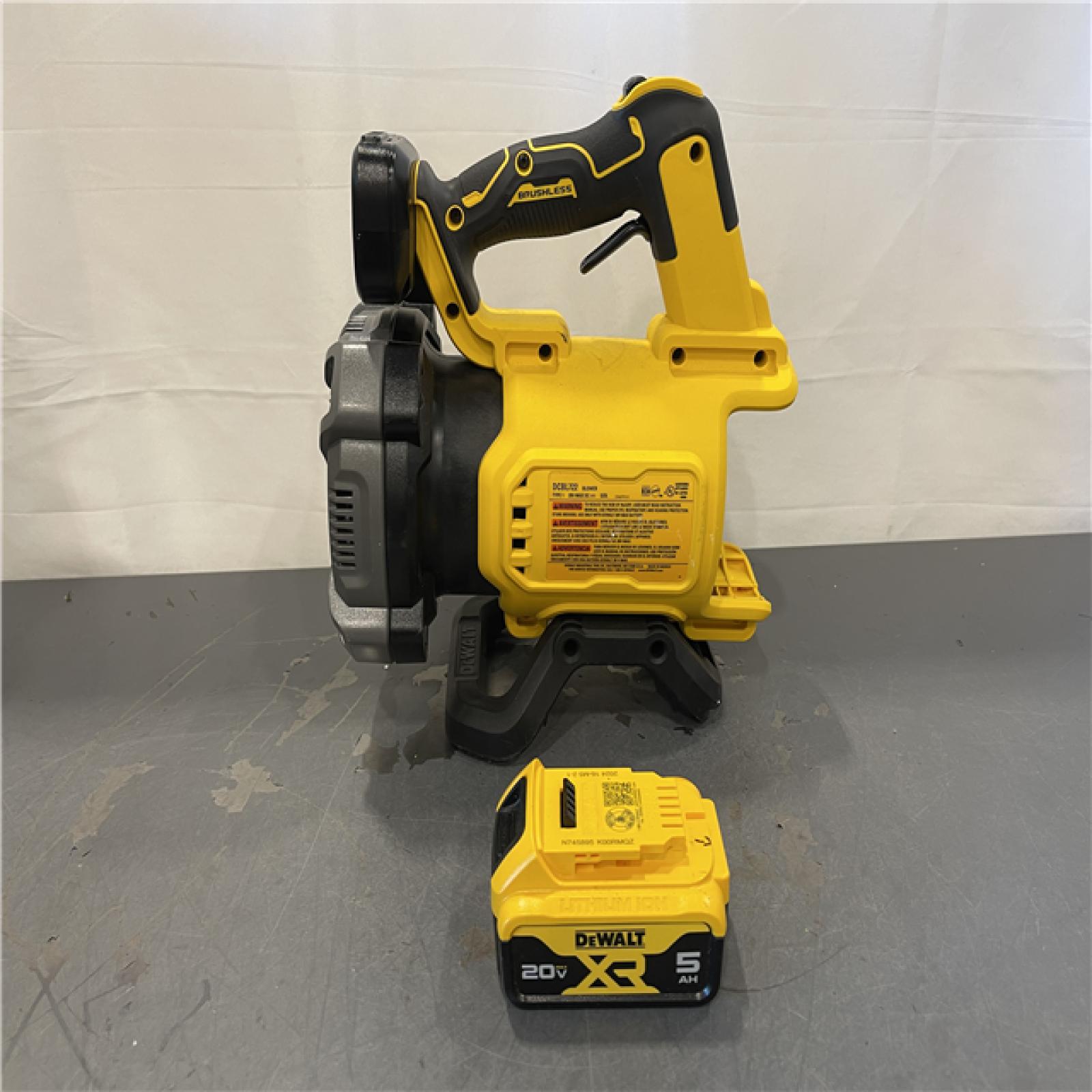 AS-IS - DeWalt 20V MAX 125 MPH 450 CFM Brushless Cordless Battery Powered Blower Kit