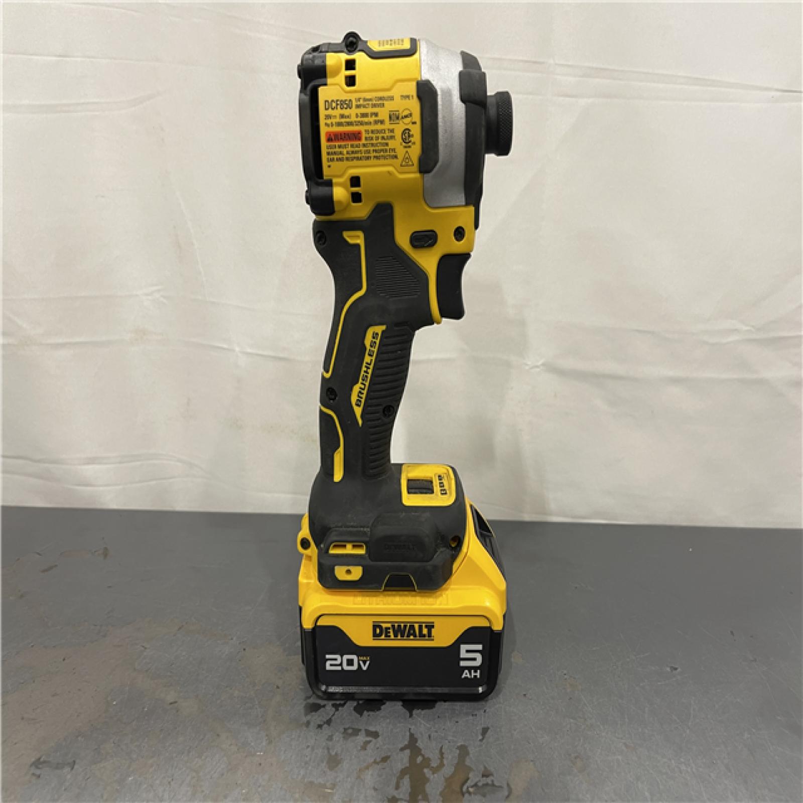AS-IS - DEWALT ATOMIC 20V MAX Lithium-Ion Cordless 1/4 in. Brushless Impact Driver Kit