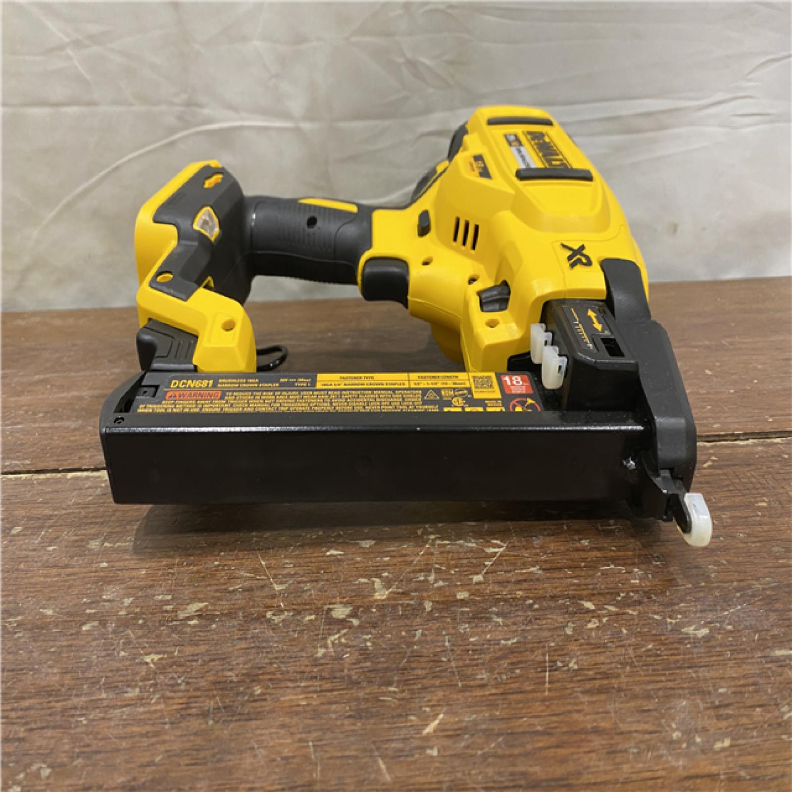 AS-IS DEWALT 20V-MAX XR 18GA BRAD NAILER KIT