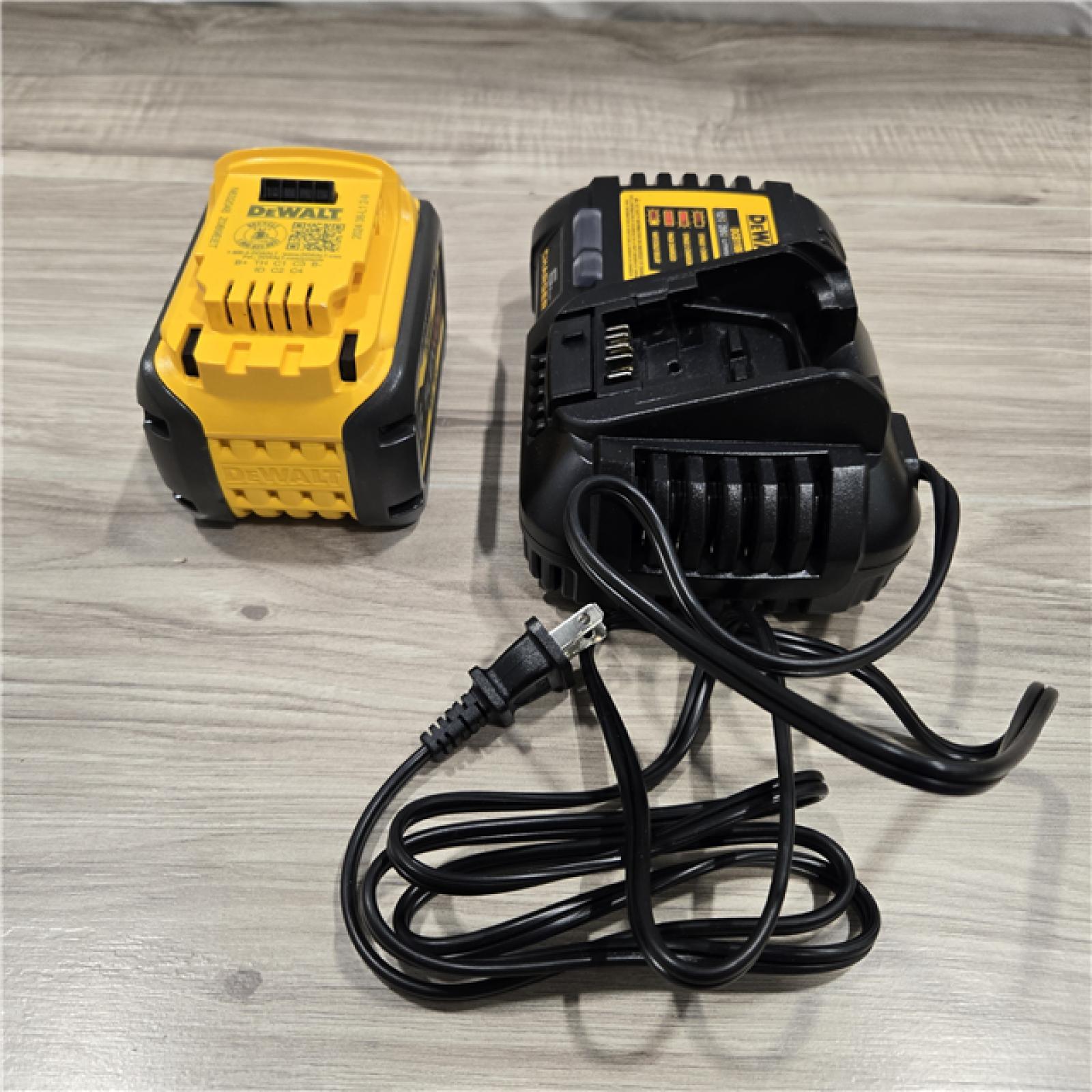 LIKE NEW! - DEWALT FLEXVOLT 20V/60V MAX Lithium-Ion 6.0Ah Battery Pack with 6 Amp Output Charger