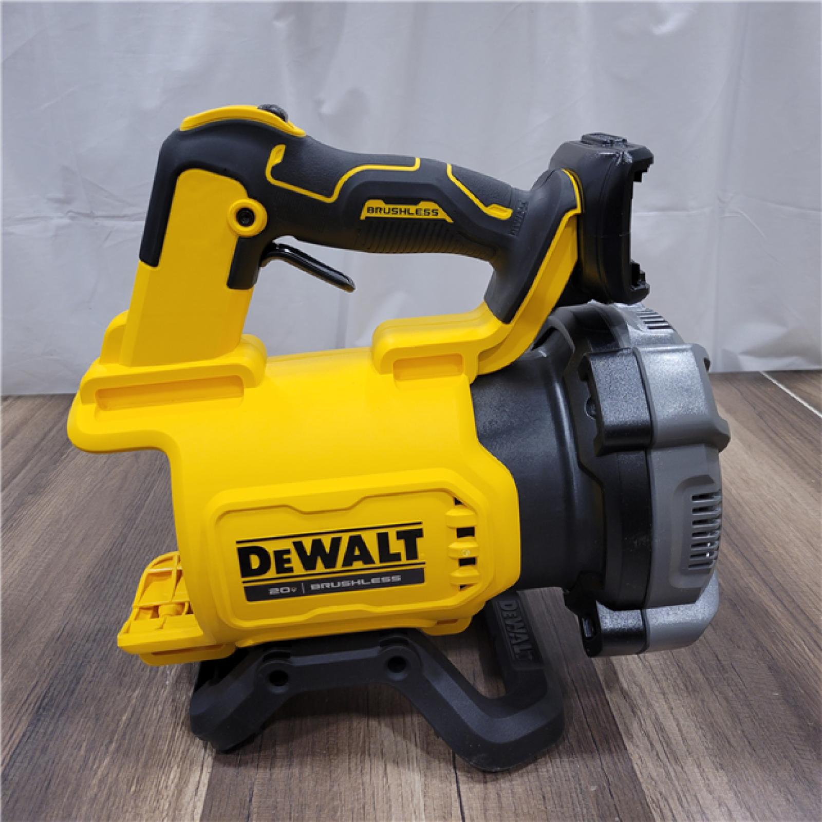 AS-IS DEWALT 20V MAX* XR Brushless Cordless Handheld Blower Kit