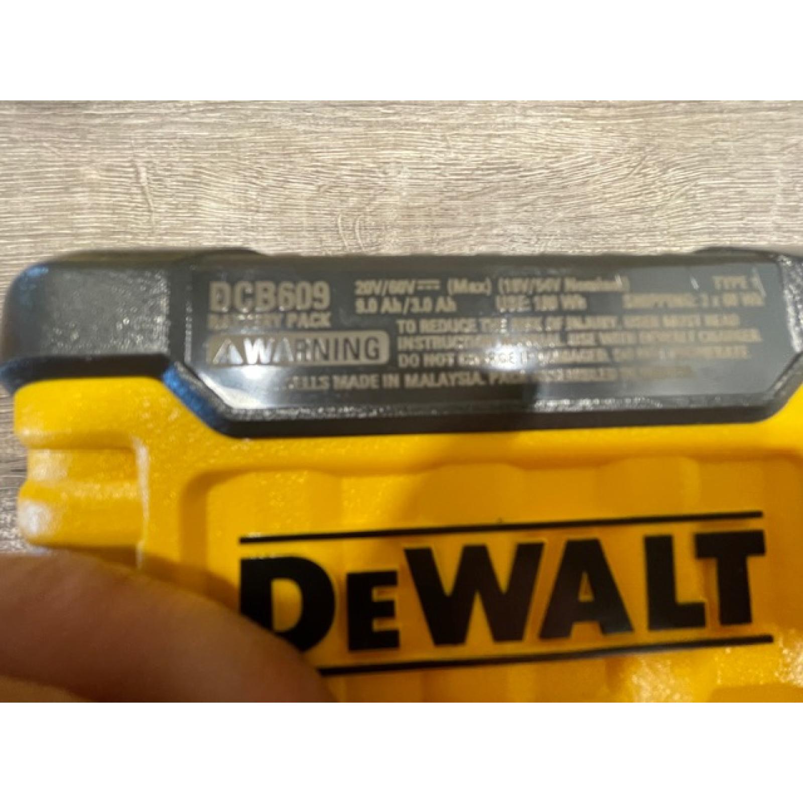 AS-IS DEWALT 20V/60V MAX FLEXVOLT Lithium-Ion 9.0Ah Battery and Charger Starter Kit