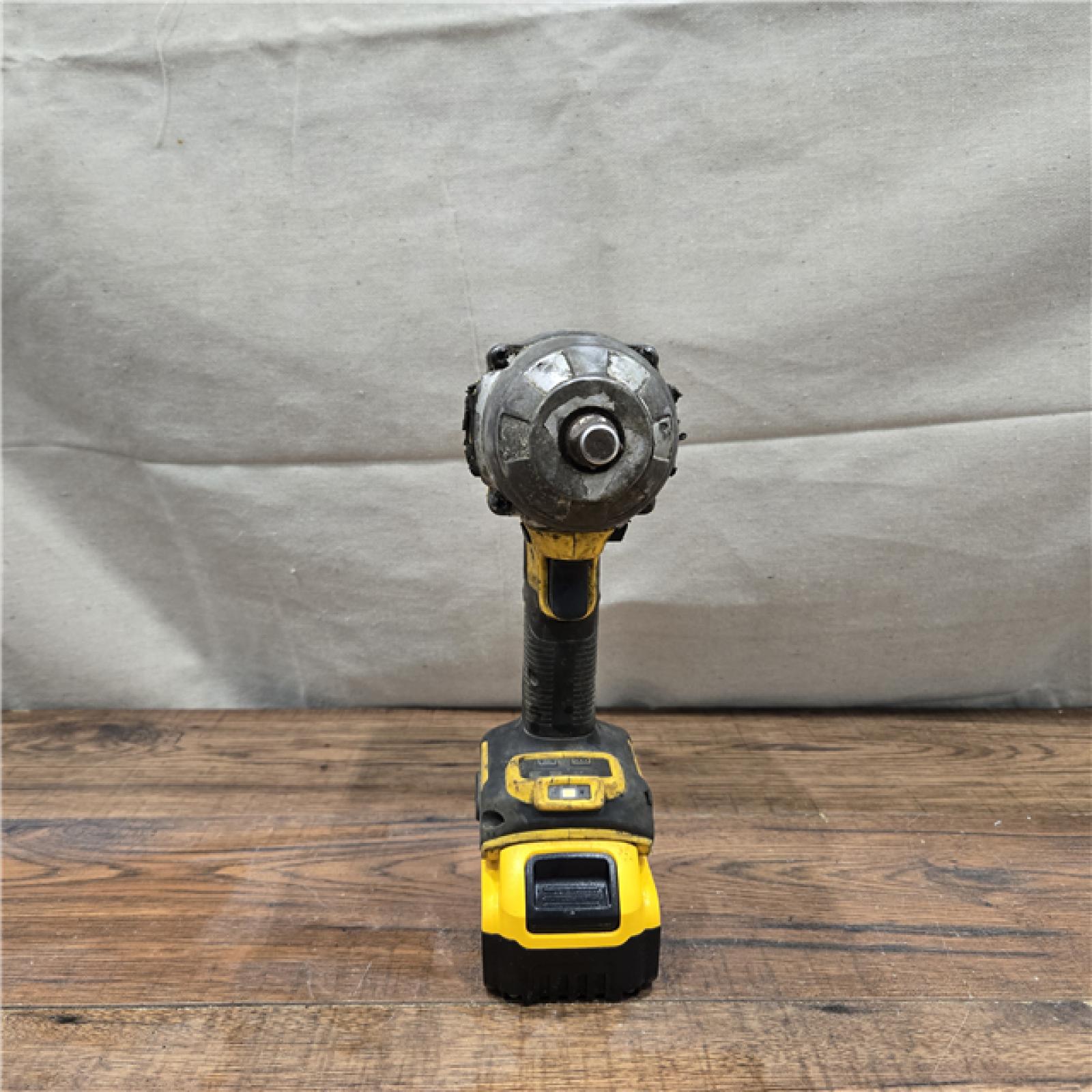 AS-IS Dewalt 20V MAX Lithium-Ion Cordless 1/2 in. Impact Wrench Kit