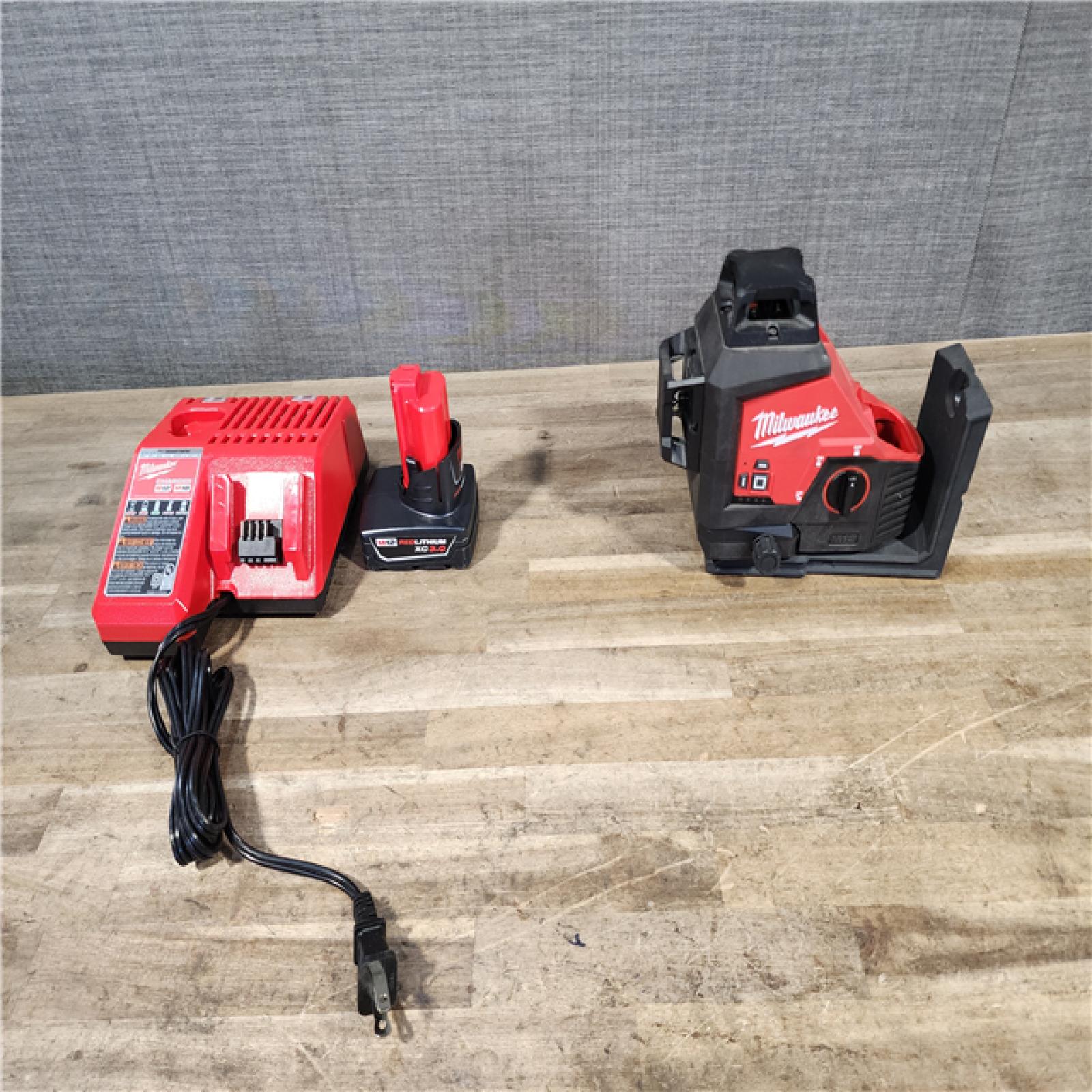 HOUSTON LOCATION - AS-IS Milwaukee 12-Volt Lithium-Ion Cordless Green 250 ft. 3-Plane Laser Level Kit