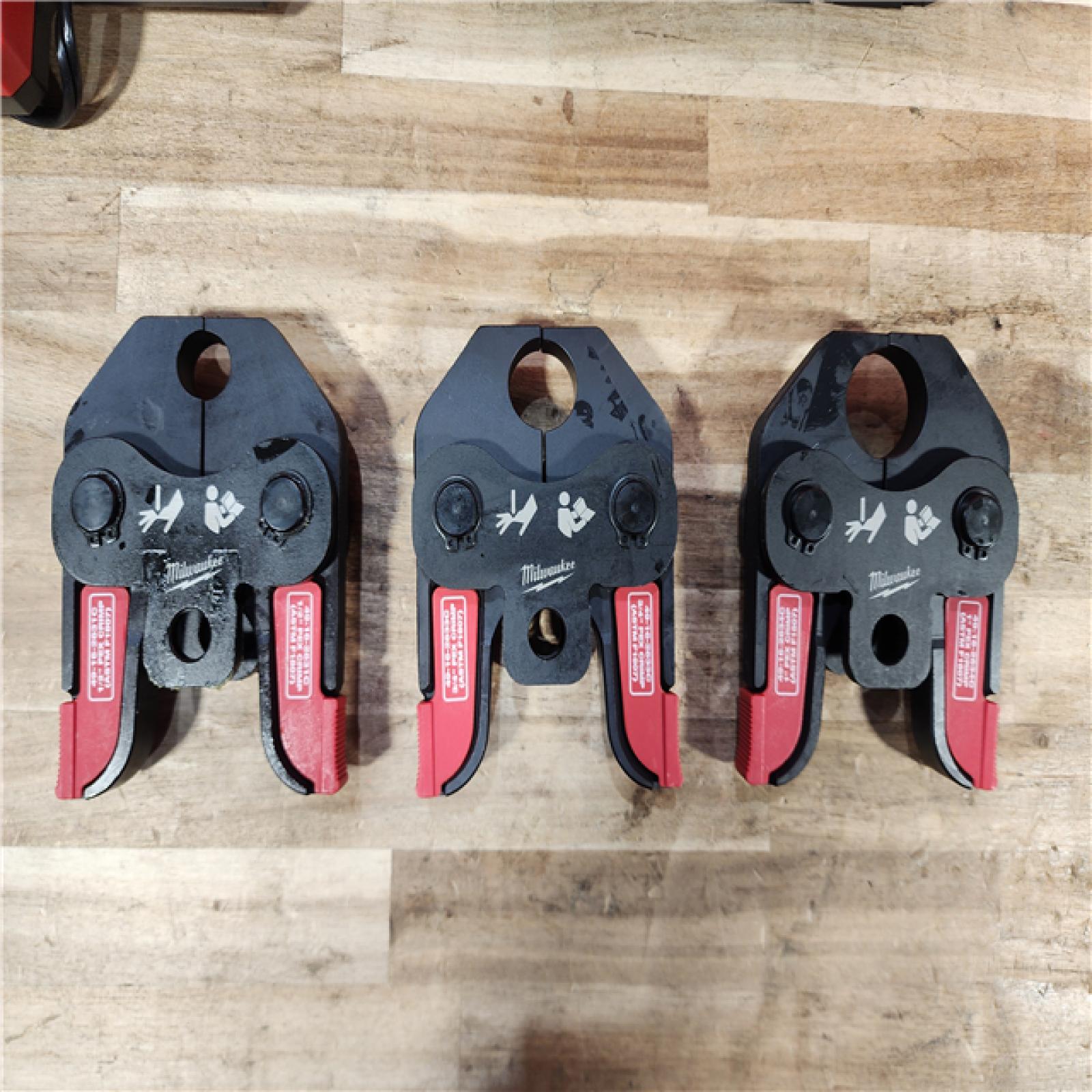 HOUSTON LOCATION - AS-IS Milwaukee 18V Lithium-Ion Cordless Short Throw Press Tool with 3 PEX Crimp Jaws Kit