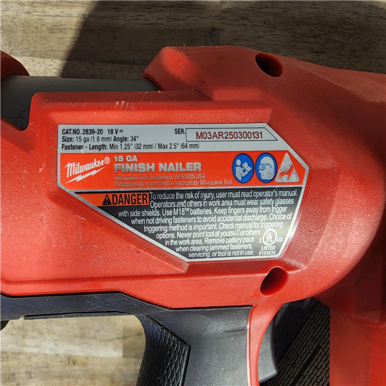 HOUSTON LOCATION - AS-IS Milwaukee 2839-20 M18 FUEL 15 Ga. 18 Volt Brushless Angled Finish Nailer (TOOL ONLY)