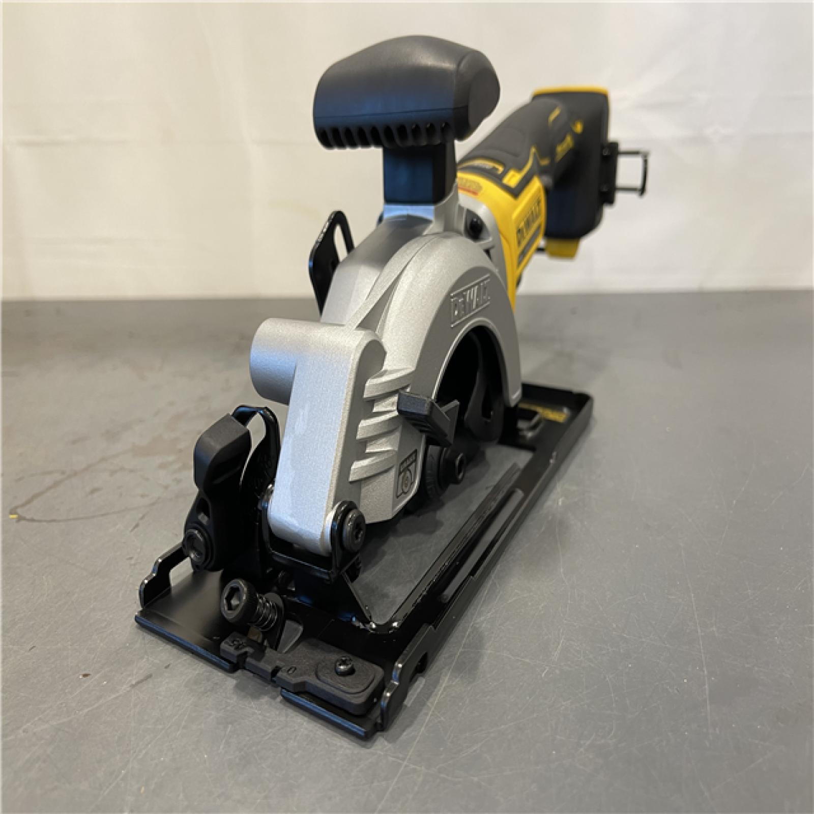 AS-IS - DEWALT ATOMIC 20V MAX Cordless Brushless 4-1/2 in. Circular Saw