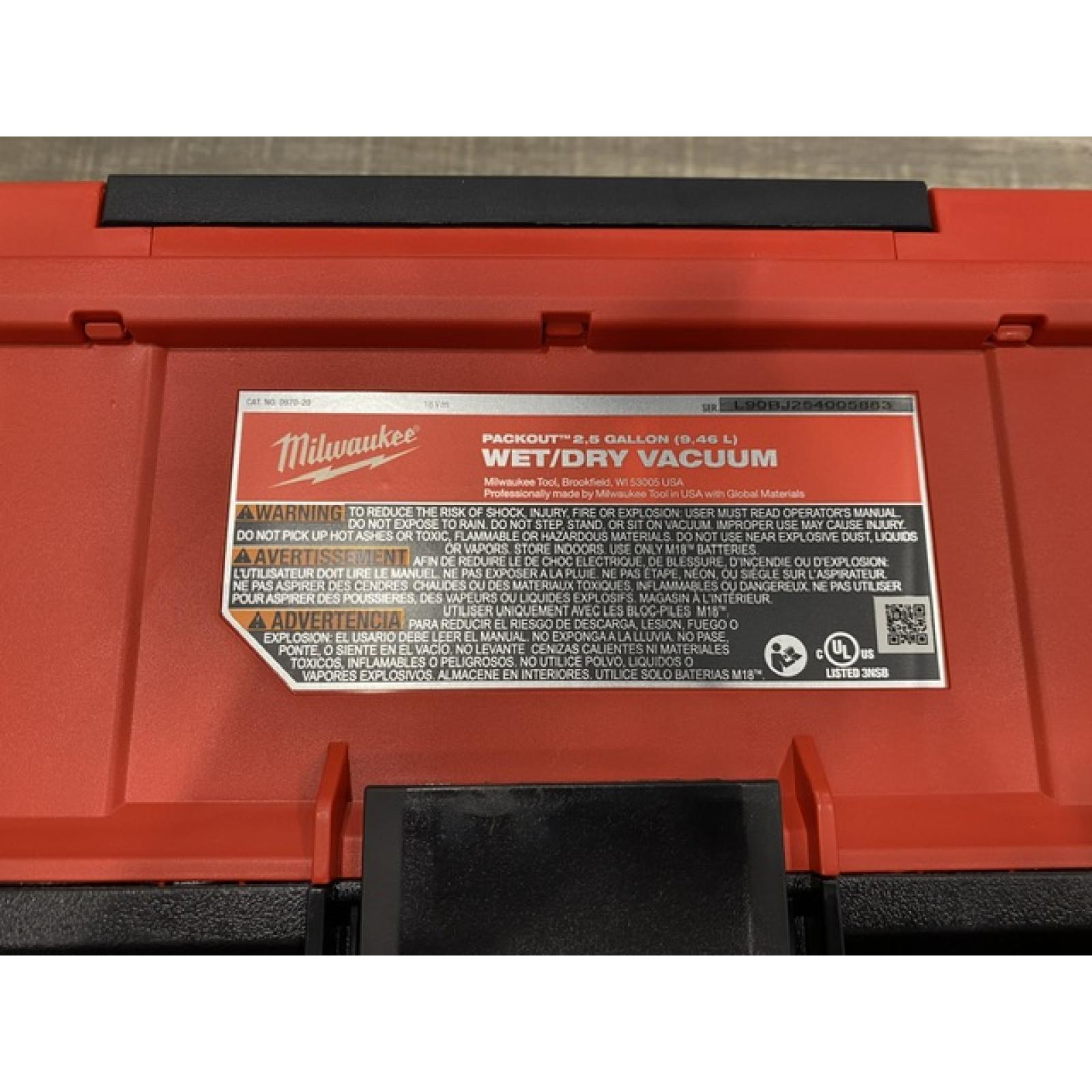 LIKE NEW - Milwaukee  FUEL PACKOUT 18-Volt Lithium-Ion Cordless 2.5 Gal. Wet/Dry Vacuum (Vacuum-Only)