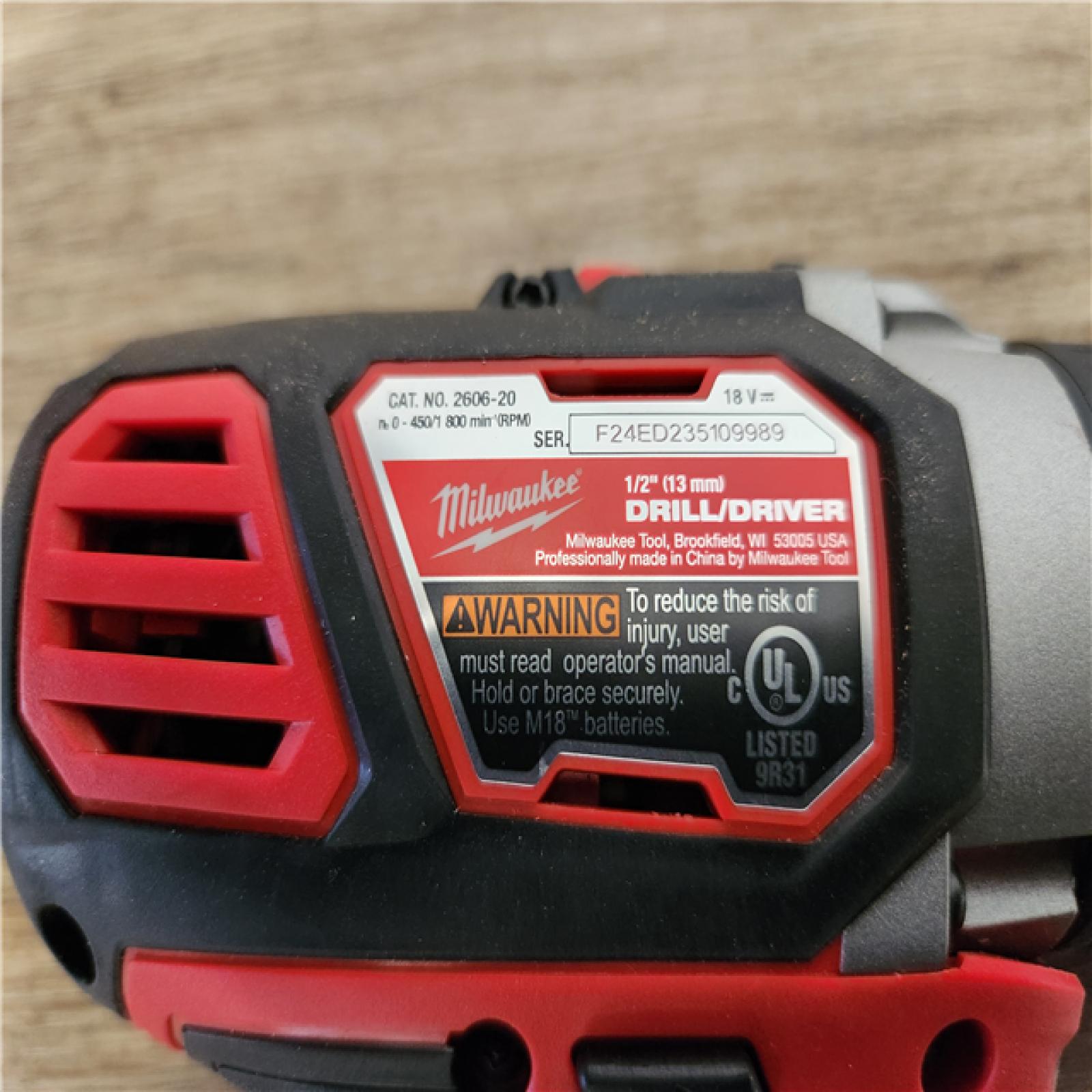 Phoenix Location NEW Milwaukee M18 18-Volt Lithium-Ion Brushless Cordless Combo Kit (3-Tool) with 1-Battery, 1-Charger and Tool Bag
