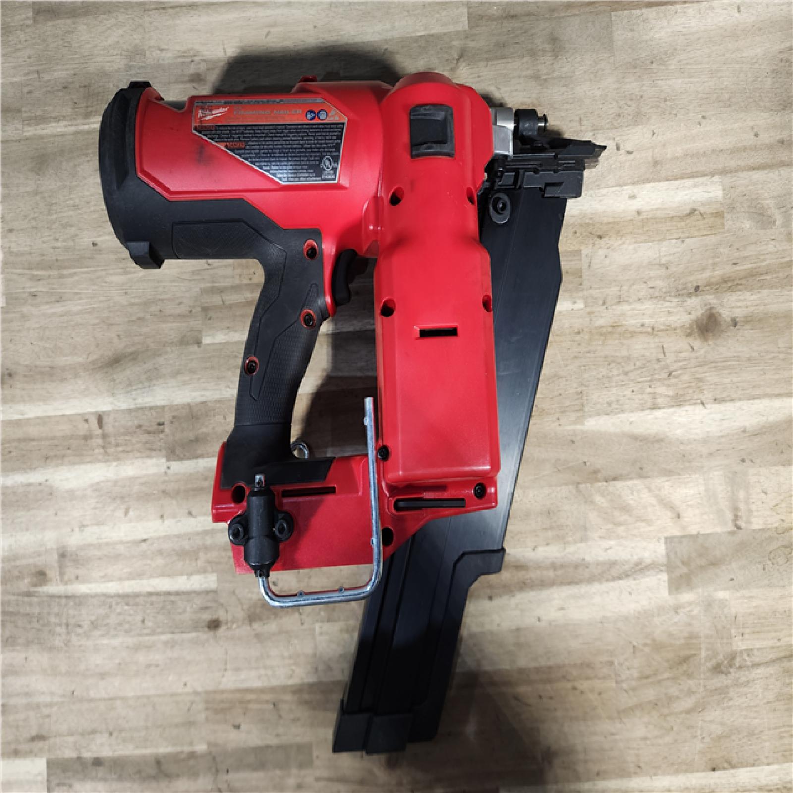 HOUSTON LOCATION - AS-IS Milwaukee 2744-20 M18 FUEL 3-1/2 in. 18-Volt 21-Degree Lithium-Ion Brushless Cordless Framing Nailer W/ (2) BATTERY & CHARGER