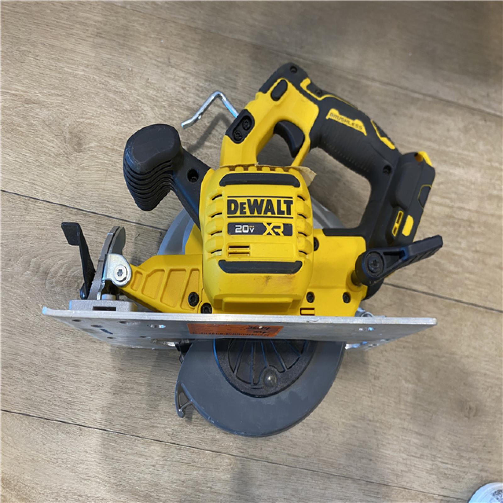 AS-IS DEWALT 20-Volt MAX 7-1/4 in. Cordless Circular Saw (Tool Only)