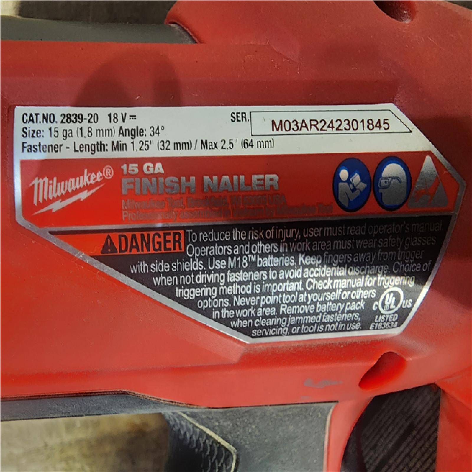 HOUSTON LOCATION - AS-IS Milwaukee 2839-20 M18 FUEL 15 Ga. 18 Volt Brushless Angled Finish Nailer (TOOL ONLY)