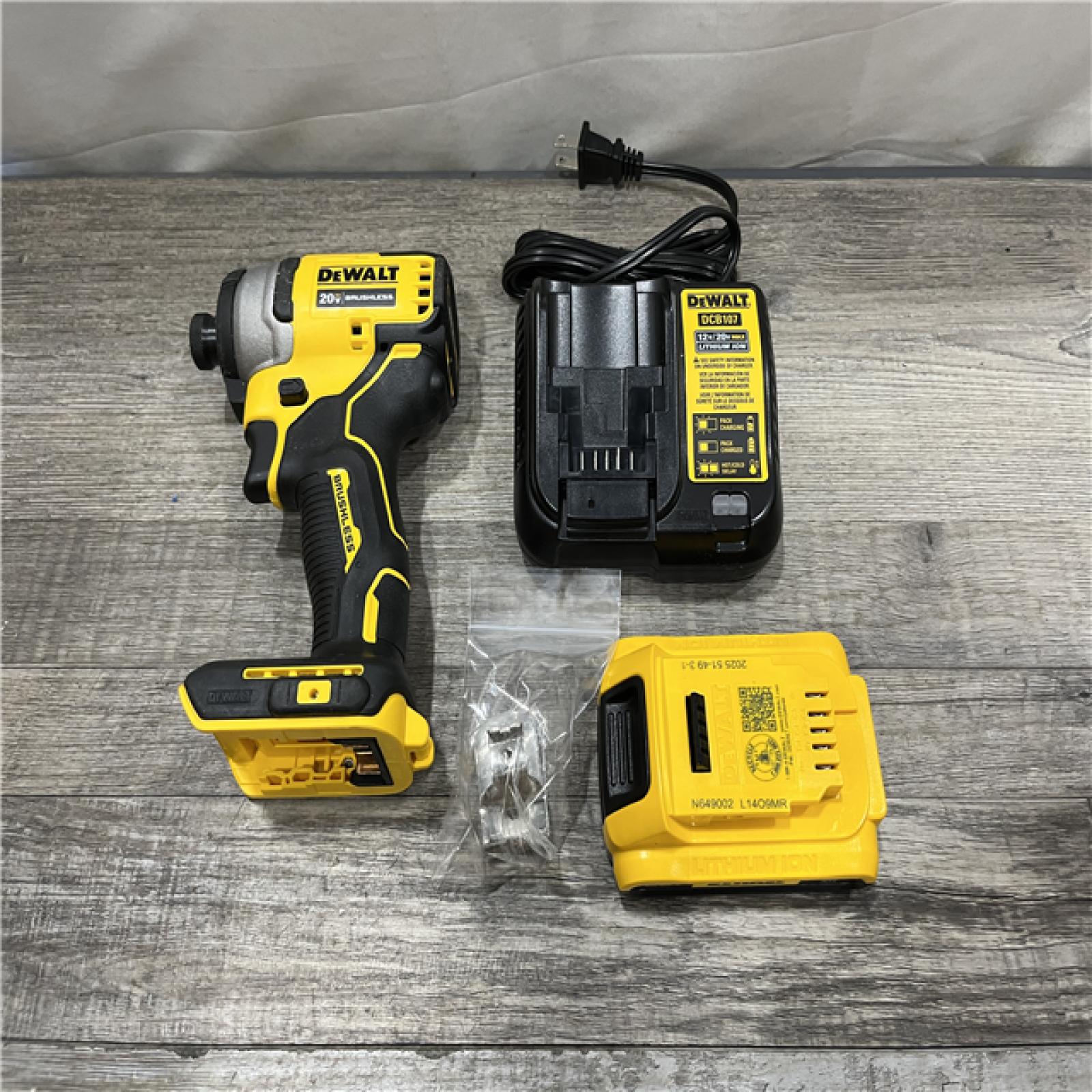 AS-IS DEWALT Atomic 20V Max Lithium-Ion Brushless Cordless Compact 1/4 in. Impact Driver Kit