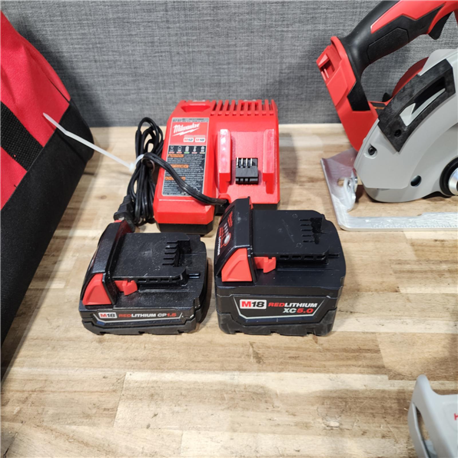 HOUSTON LOCATION - AS-IS MILWAUKEE 4 TOOL COMBO KIT W/ (2) BATTERY & CHARGER