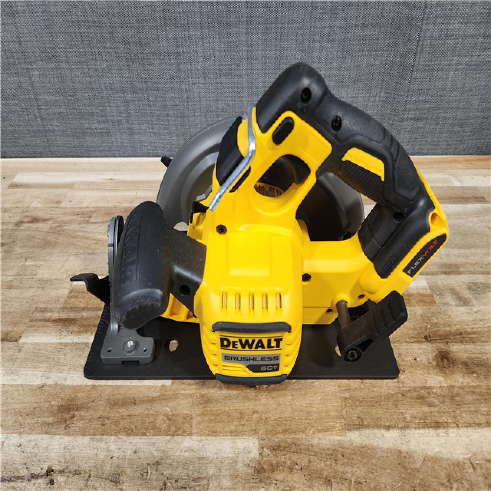 HOUSTON LOCATION - AS-IS DEWALT FLEXVOLT 60V MAX Cordless Brushless 7-1/4 in. Circular Saw with Brake (Tool Only)