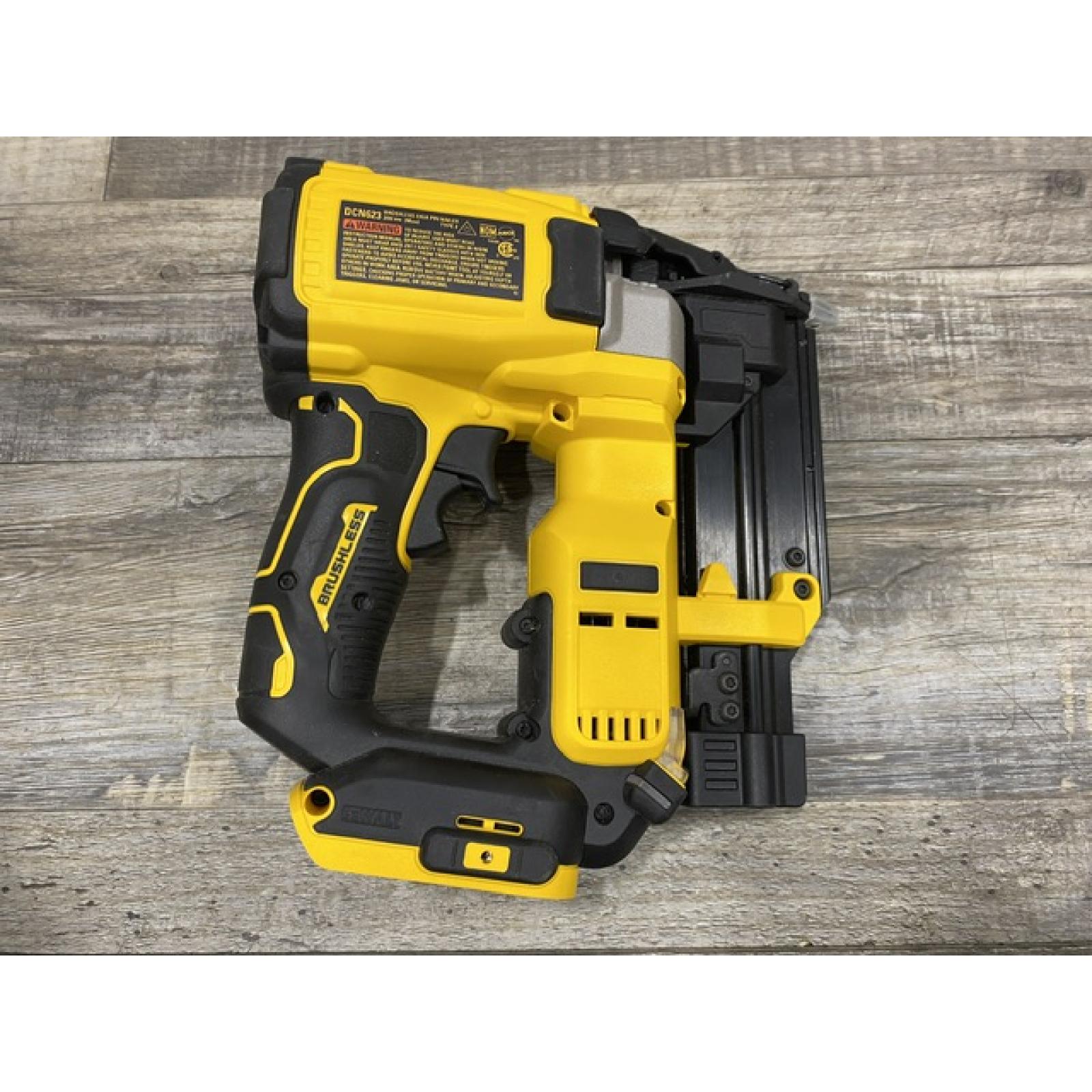 AS-IS DEWALT ATOMIC 20V MAX Lithium Ion Cordless 23 Gauge Pin Nailer Kit