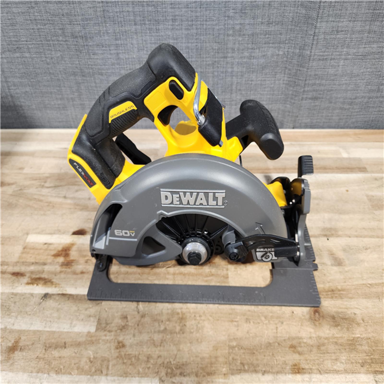 HOUSTON LOCATION - AS-IS DEWALT FLEXVOLT 60V MAX Cordless Brushless 7-1/4 in. Circular Saw with Brake (Tool Only)