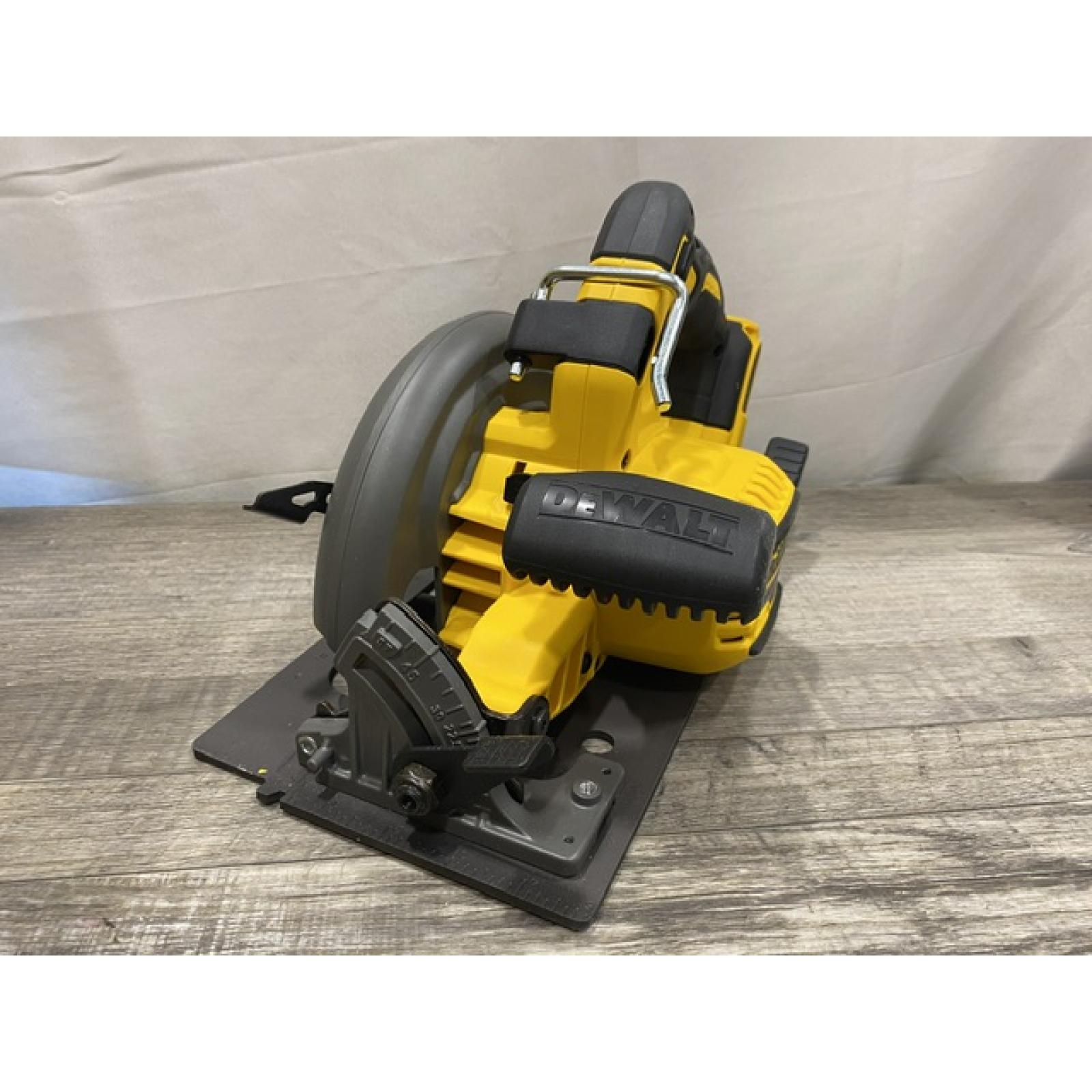 AS-IS DEWALT FLEXVOLT 60V MAX Cordless Brushless 7-1/4 in. Circular Saw with Brake (Tool Only)